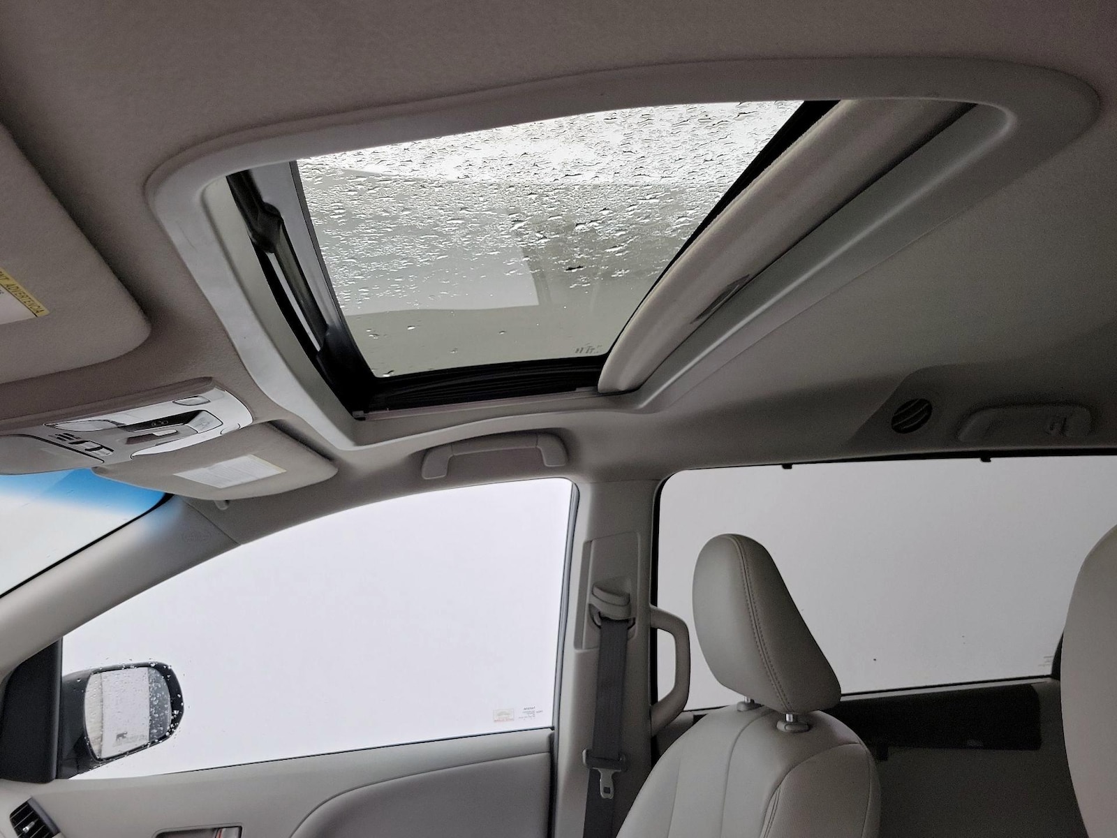 Sunroof(s) & Overhead Airbags