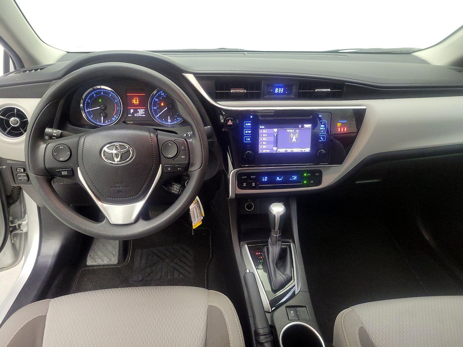 2018 Toyota Corolla LE - Photo 10