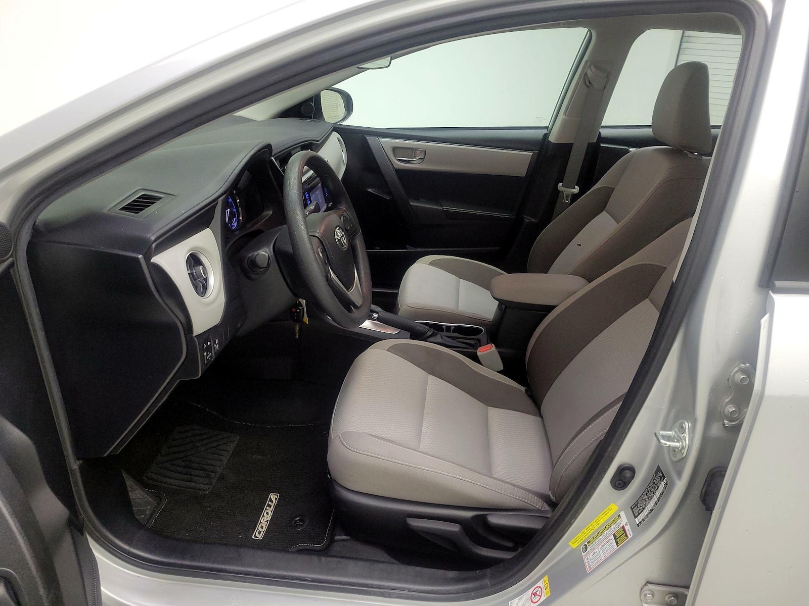 2018 Toyota Corolla LE - Photo 12