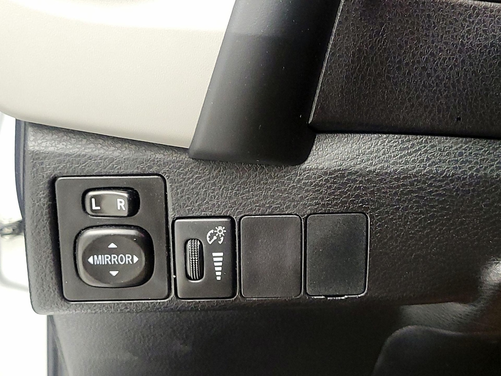 2018 Toyota Corolla LE - Photo 14