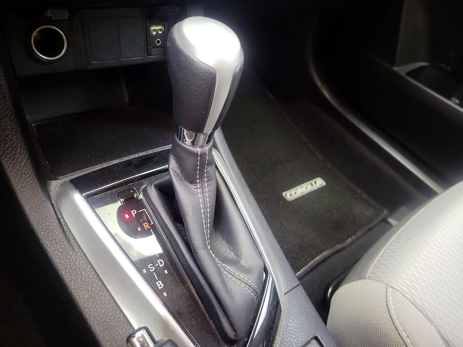2018 Toyota Corolla LE - Photo 18