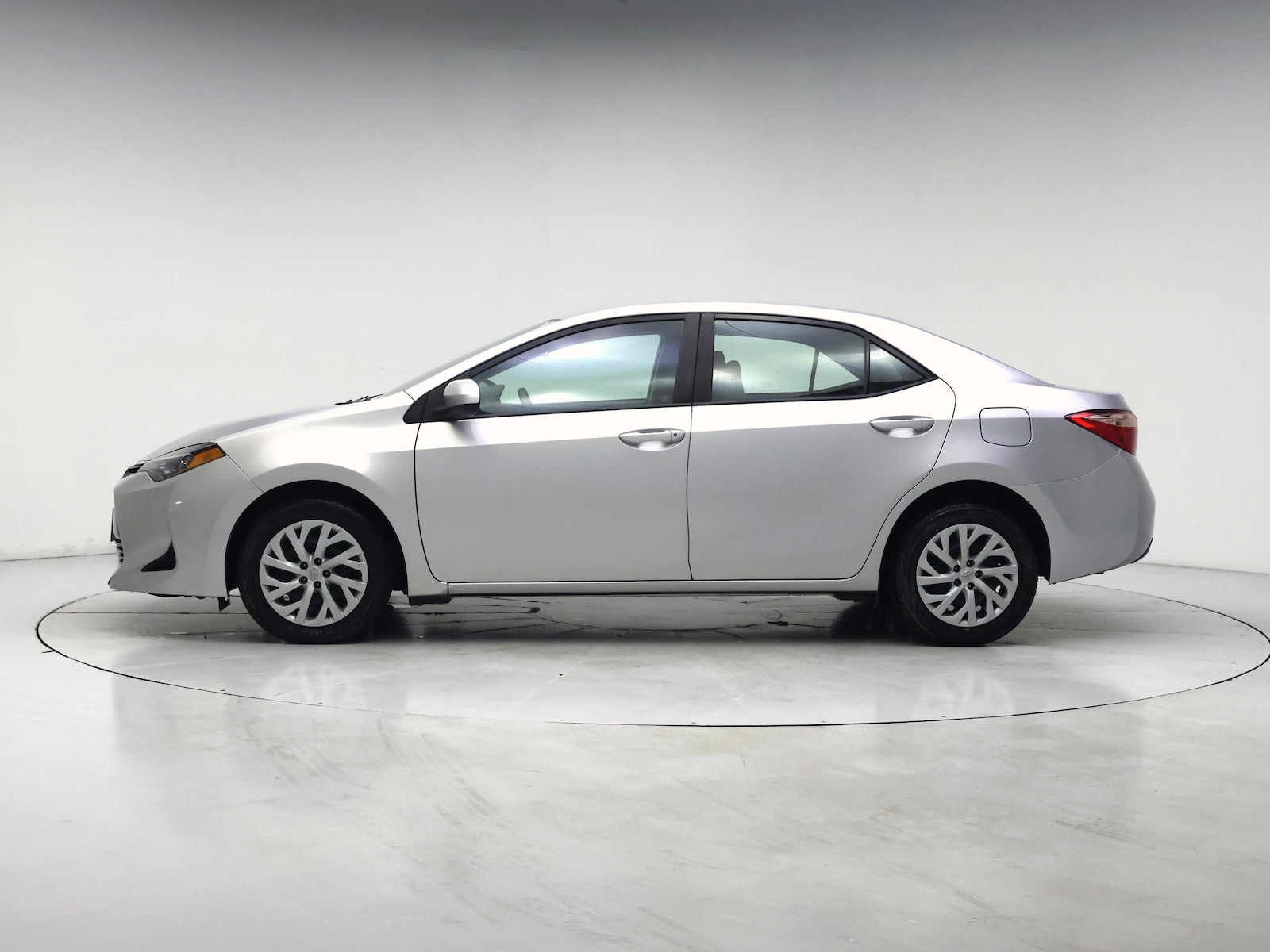 2018 Toyota Corolla LE - Photo 4
