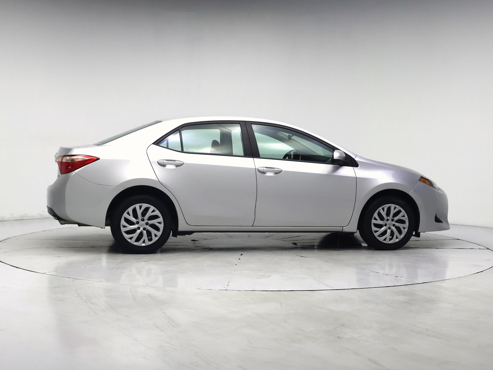 2018 Toyota Corolla LE - Photo 8