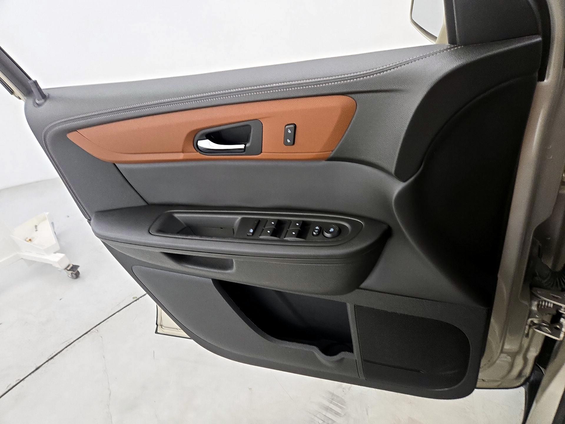 Thumbnail: 2016 Chevrolet Traverse - 12