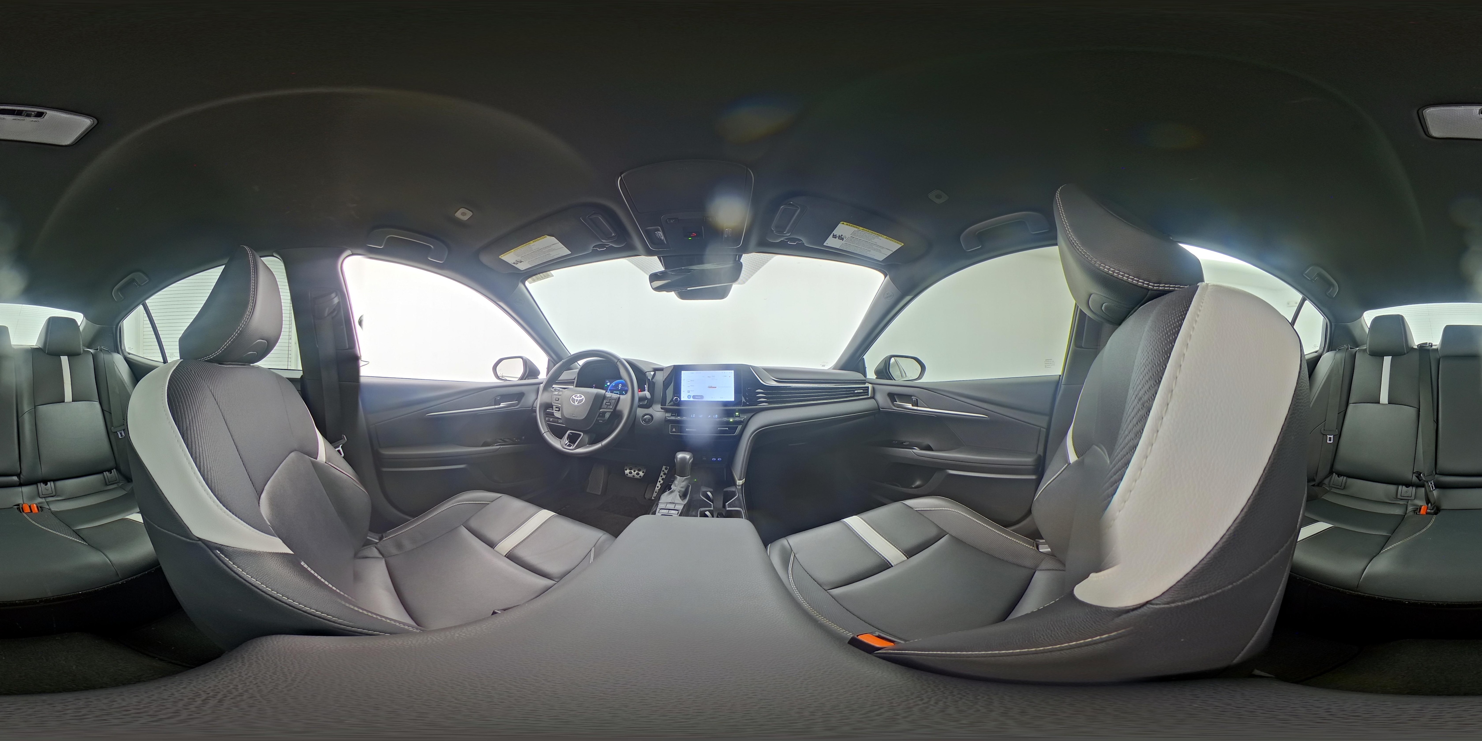2025 Toyota Camry SE - Photo 25