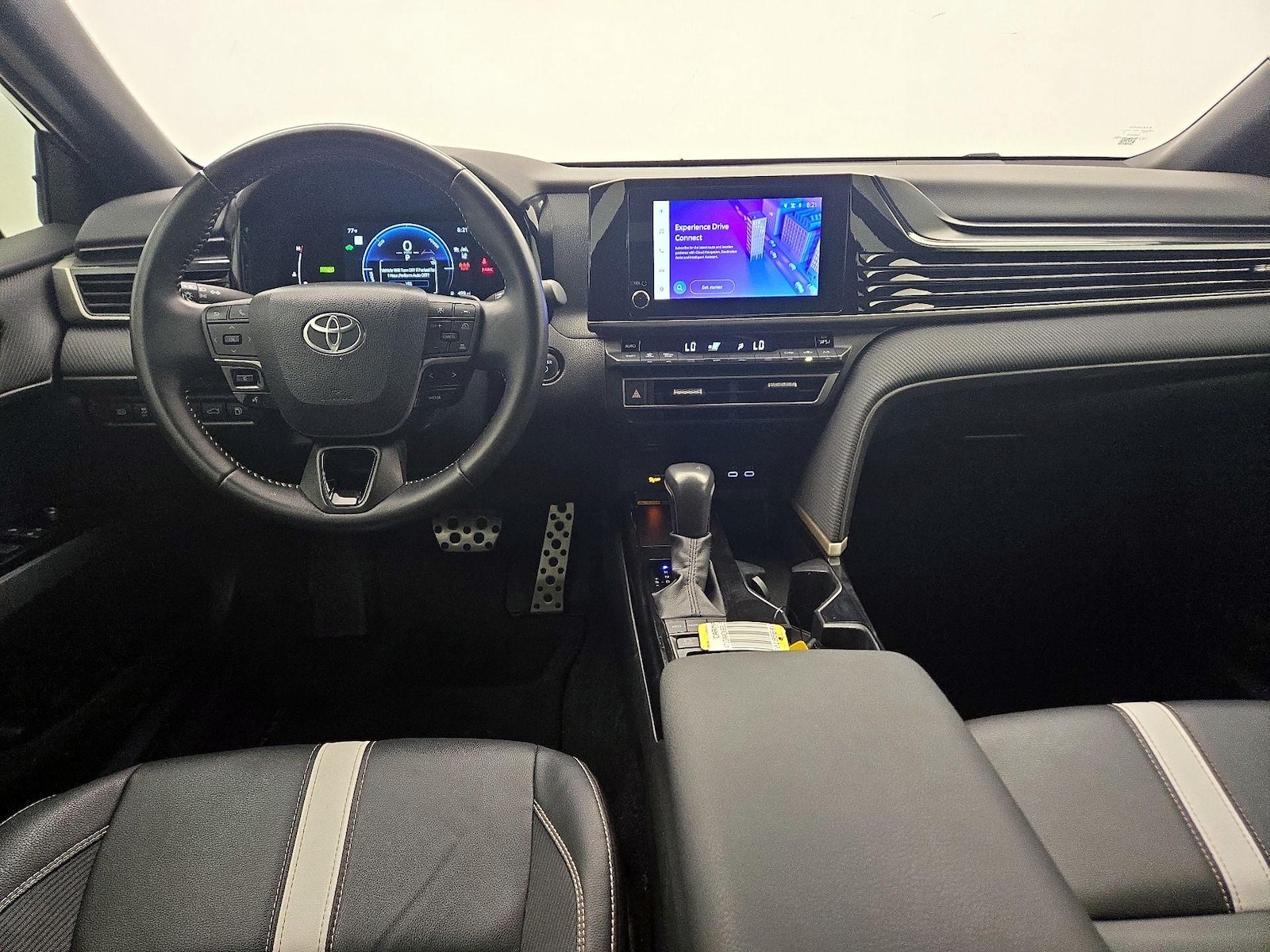 2025 Toyota Camry SE - Photo 10