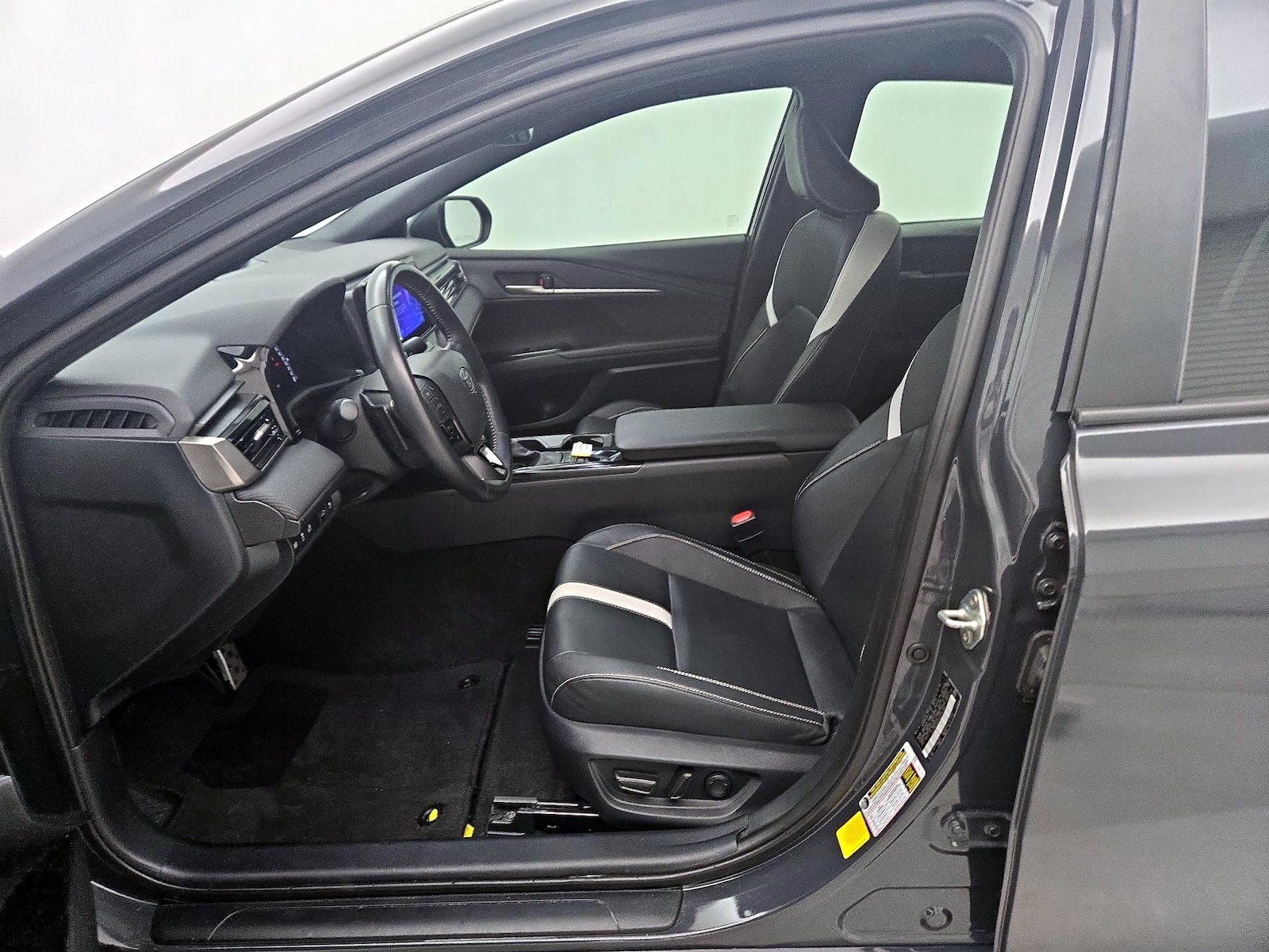 2025 Toyota Camry SE - Photo 12