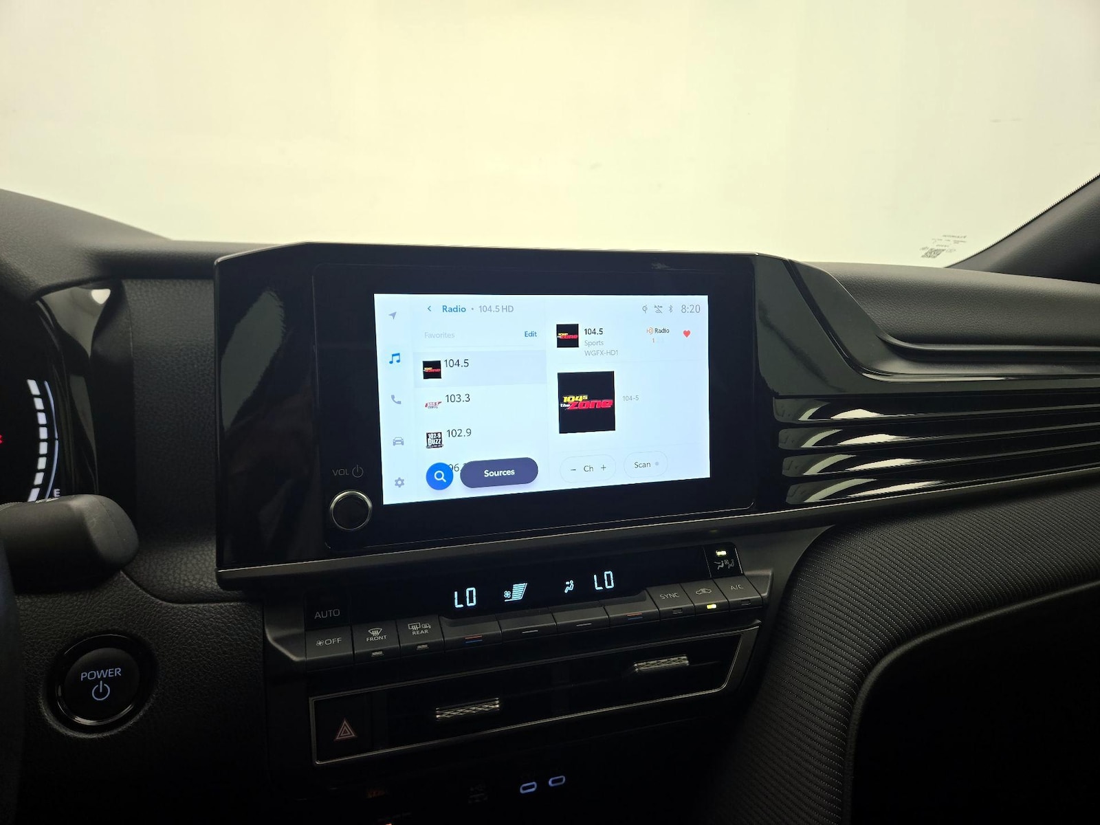 2025 Toyota Camry SE - Photo 17