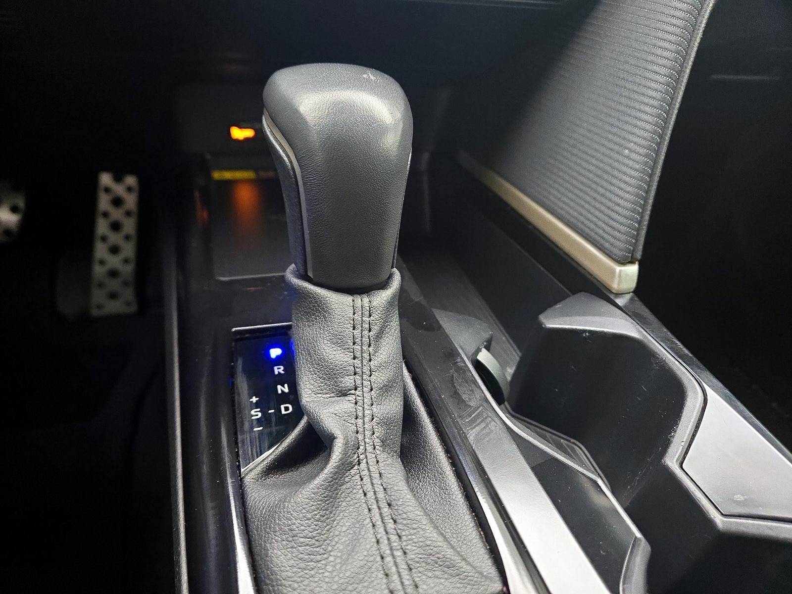2025 Toyota Camry SE - Photo 19