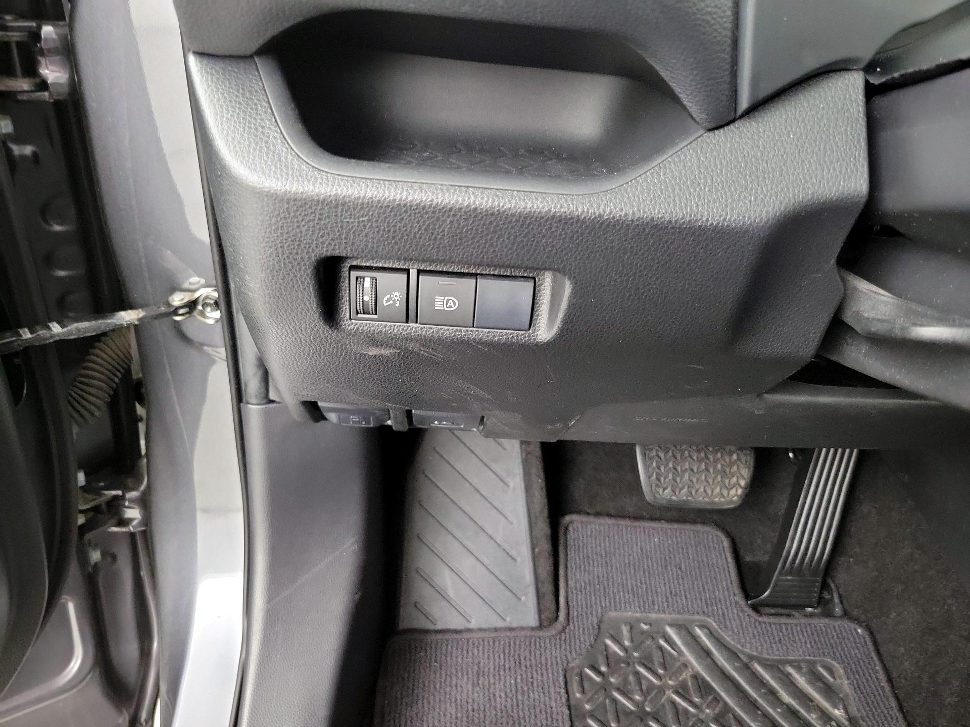 Thumbnail: 2019 Toyota RAV4 - 13