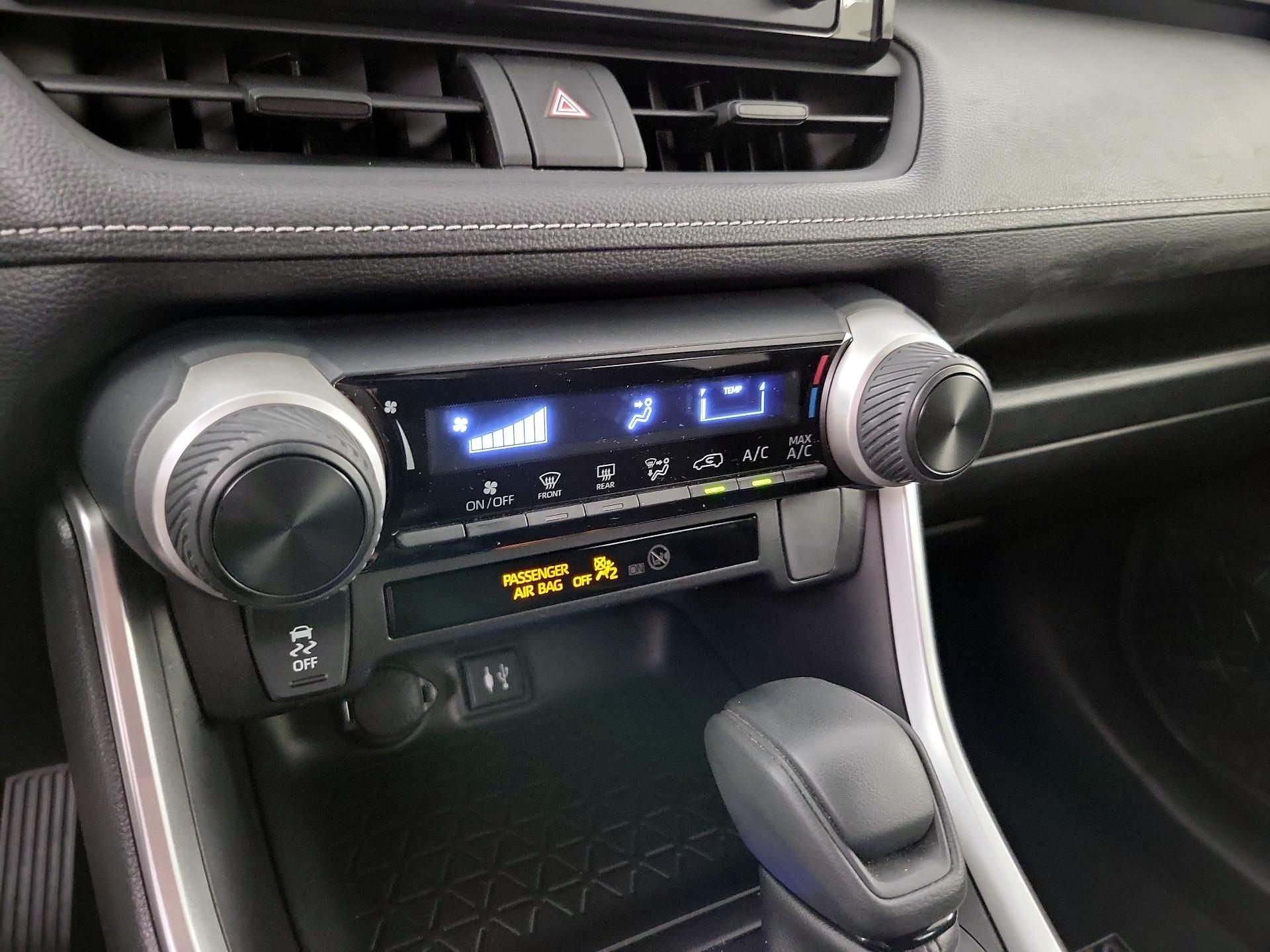 Thumbnail: 2019 Toyota RAV4 - 16