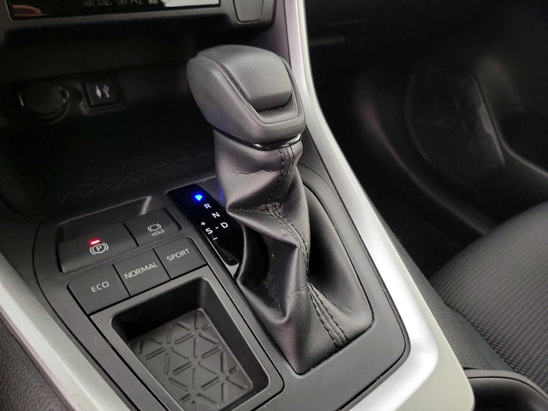 Thumbnail: 2019 Toyota RAV4 - 17