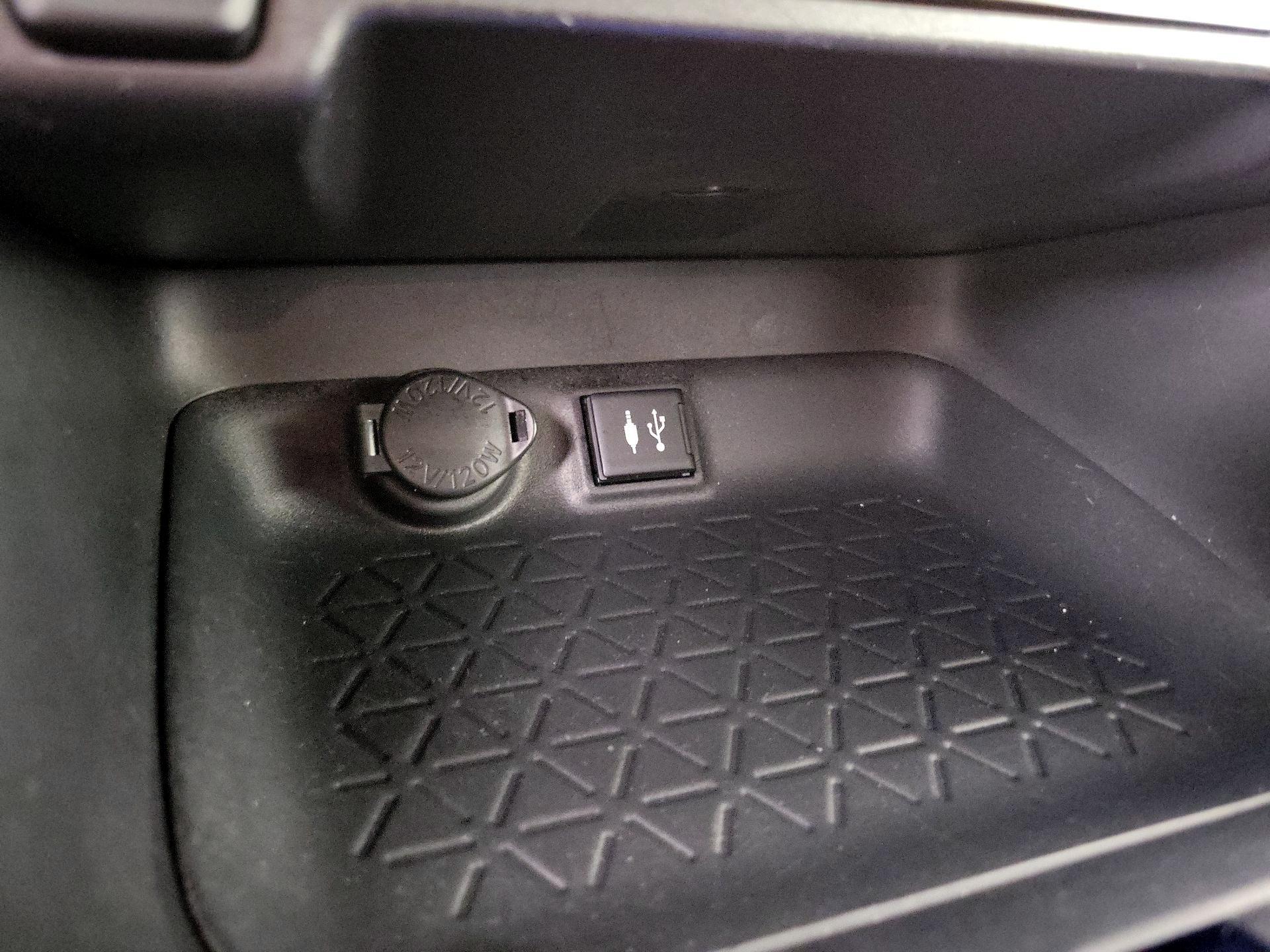 Thumbnail: 2019 Toyota RAV4 - 18