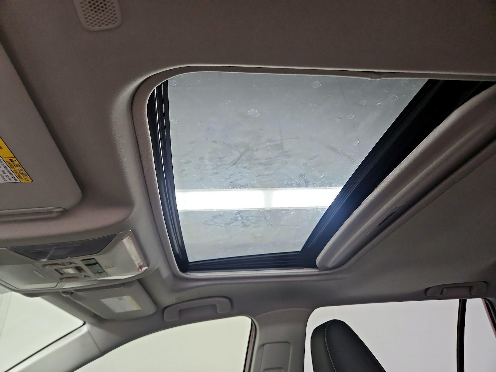 Sunroof(s) & Overhead Airbags