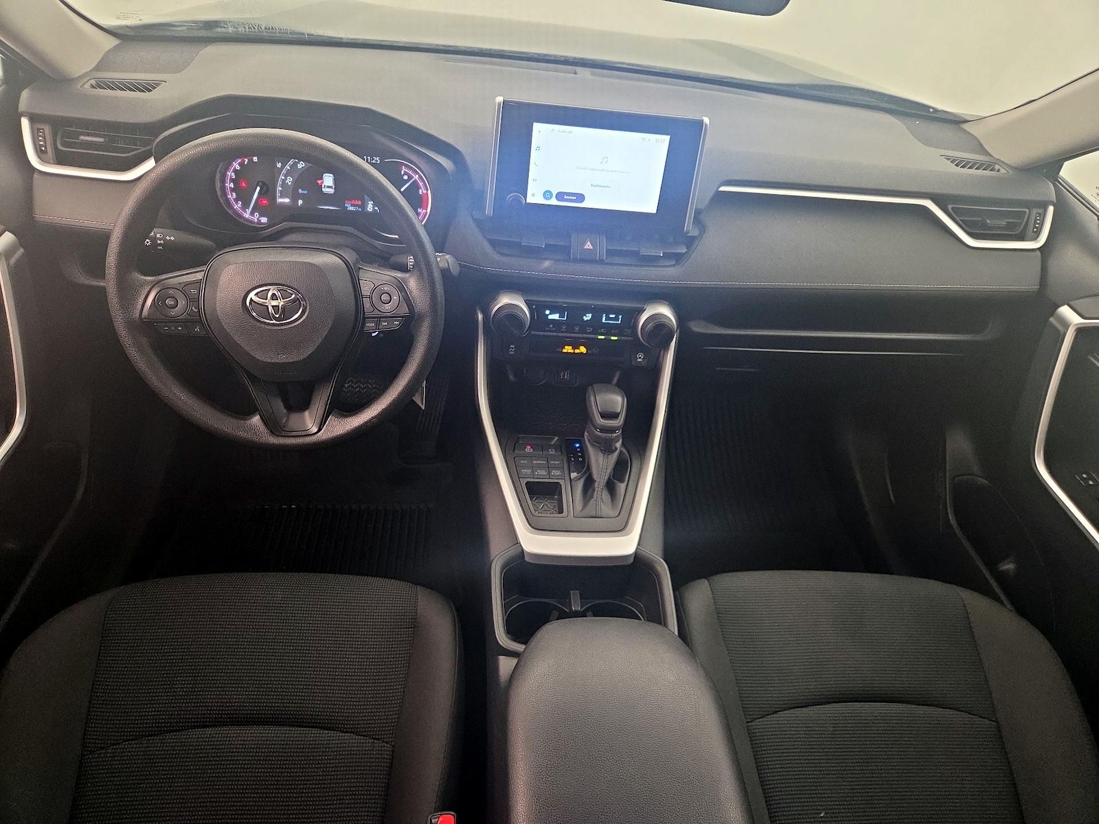 2025 Toyota RAV4 LE - Photo 10