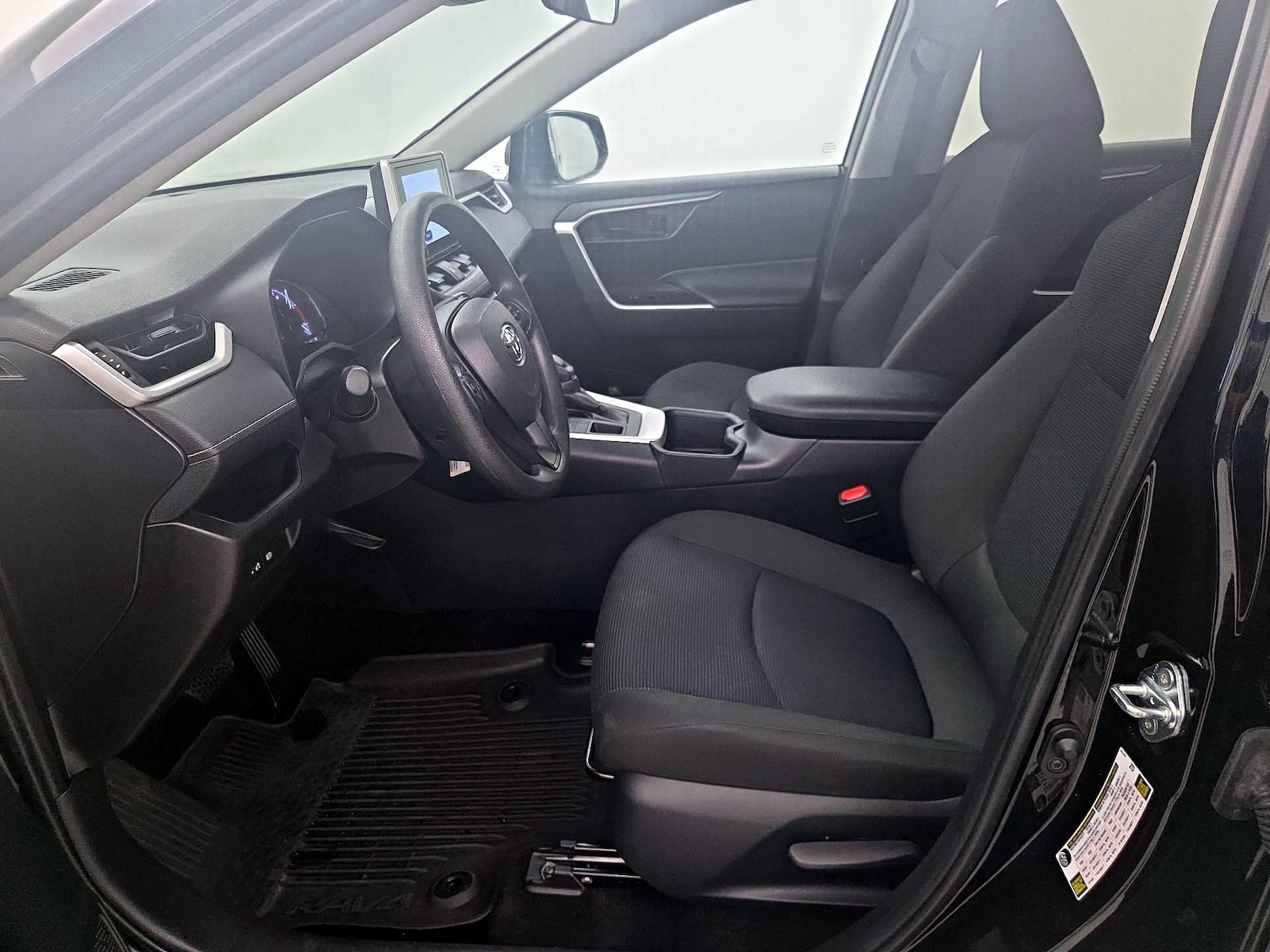 2025 Toyota RAV4 LE - Photo 12