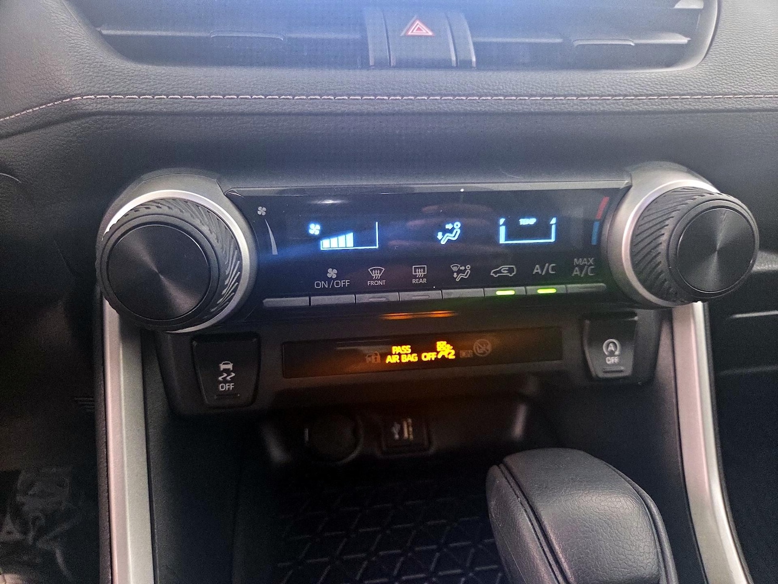2025 Toyota RAV4 LE - Photo 16
