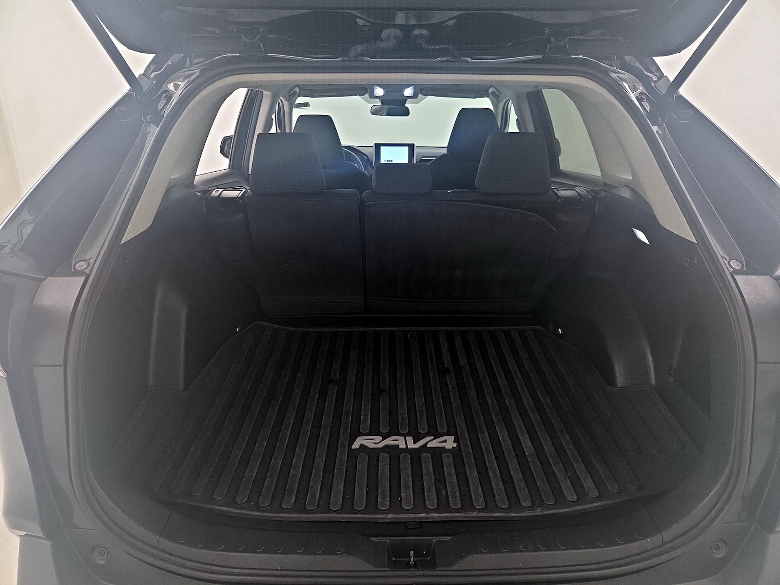 2025 Toyota RAV4 LE - Photo 20