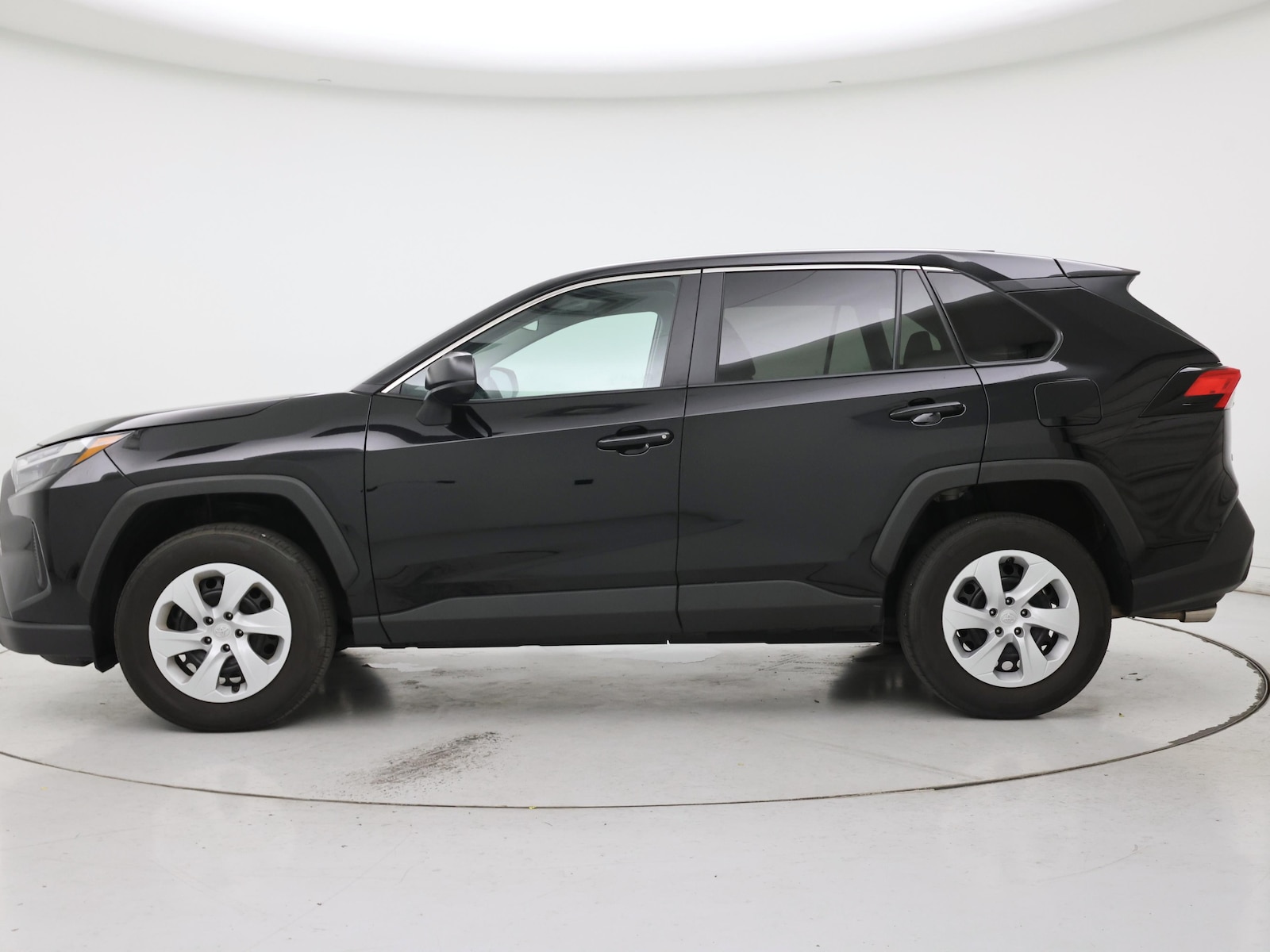 2025 Toyota RAV4 LE - Photo 4