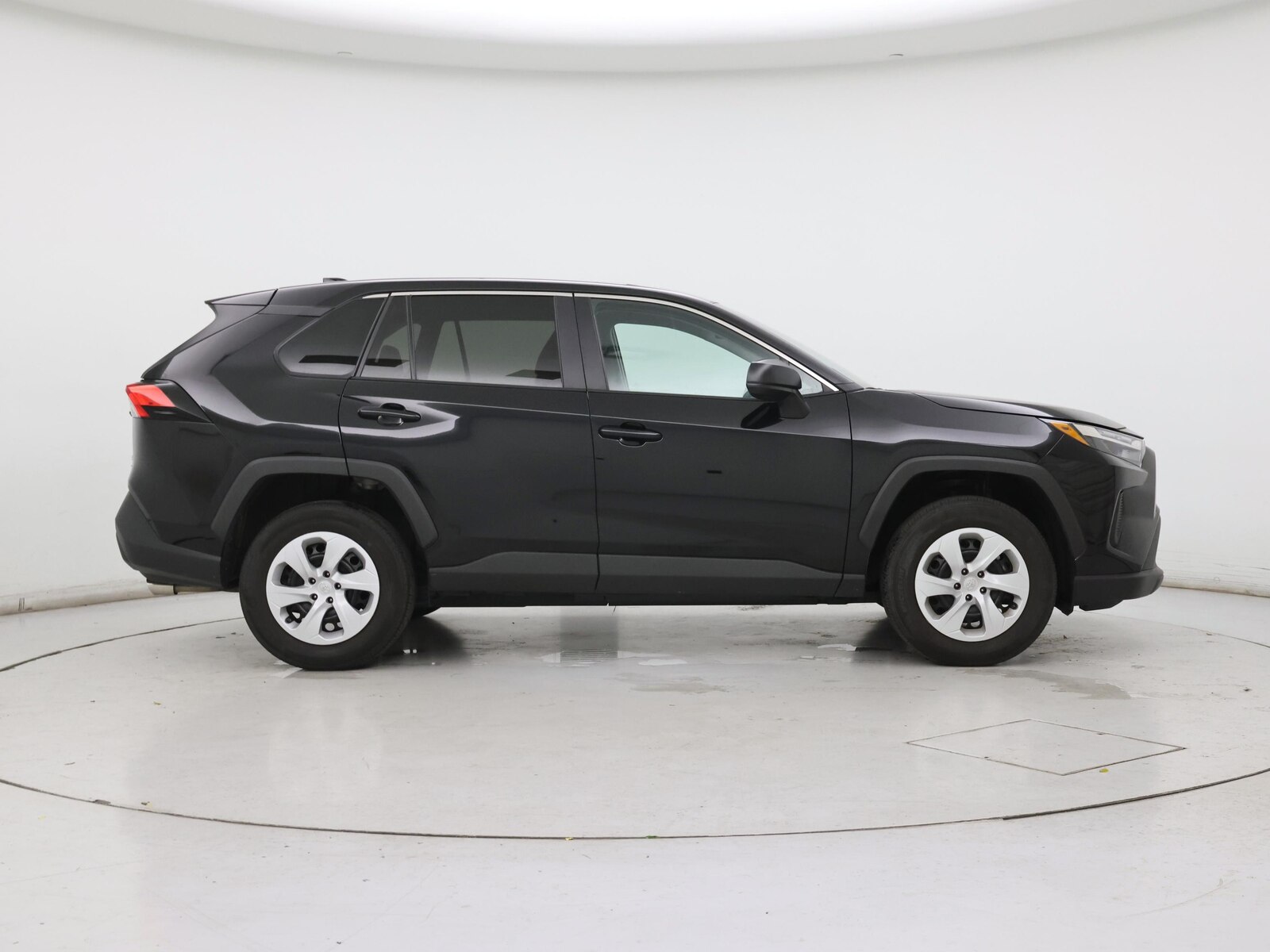 2025 Toyota RAV4 LE - Photo 8