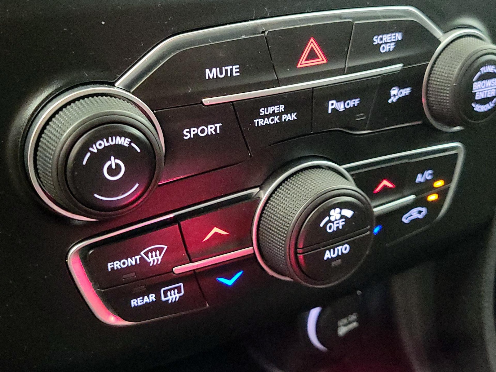 2018 Dodge Charger R/T - Photo 17