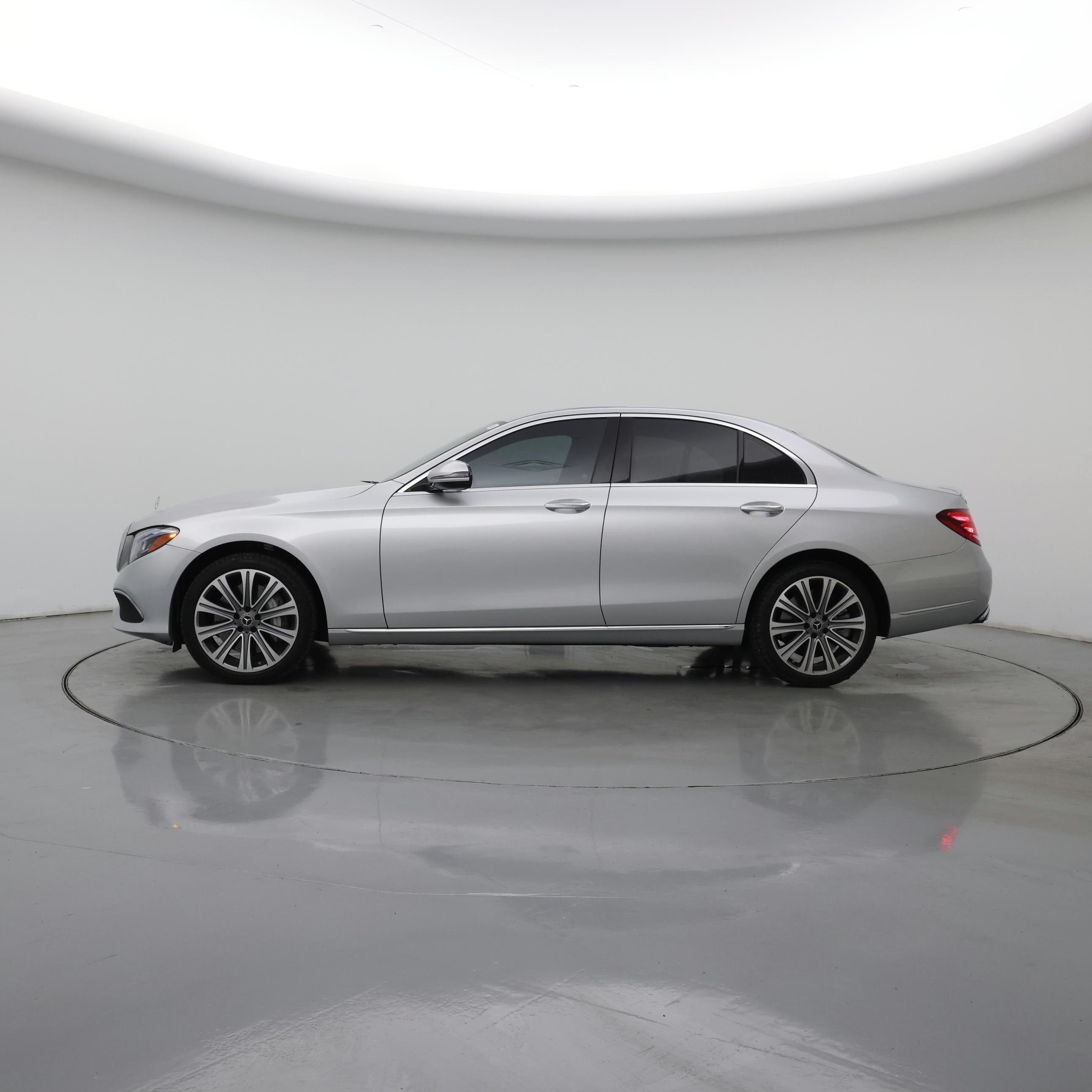 Thumbnail: 2019 Mercedes-Benz E-Class - 3