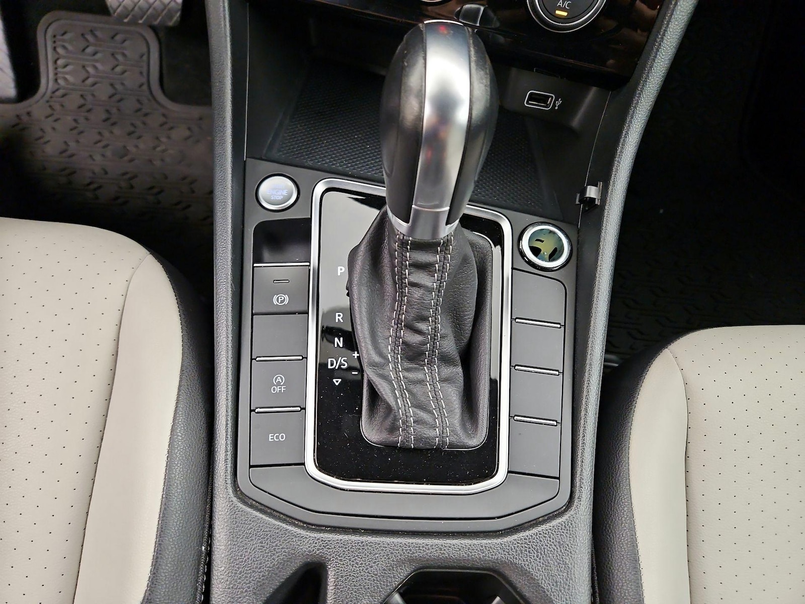 2019 Volkswagen Jetta R-Line - Photo 17