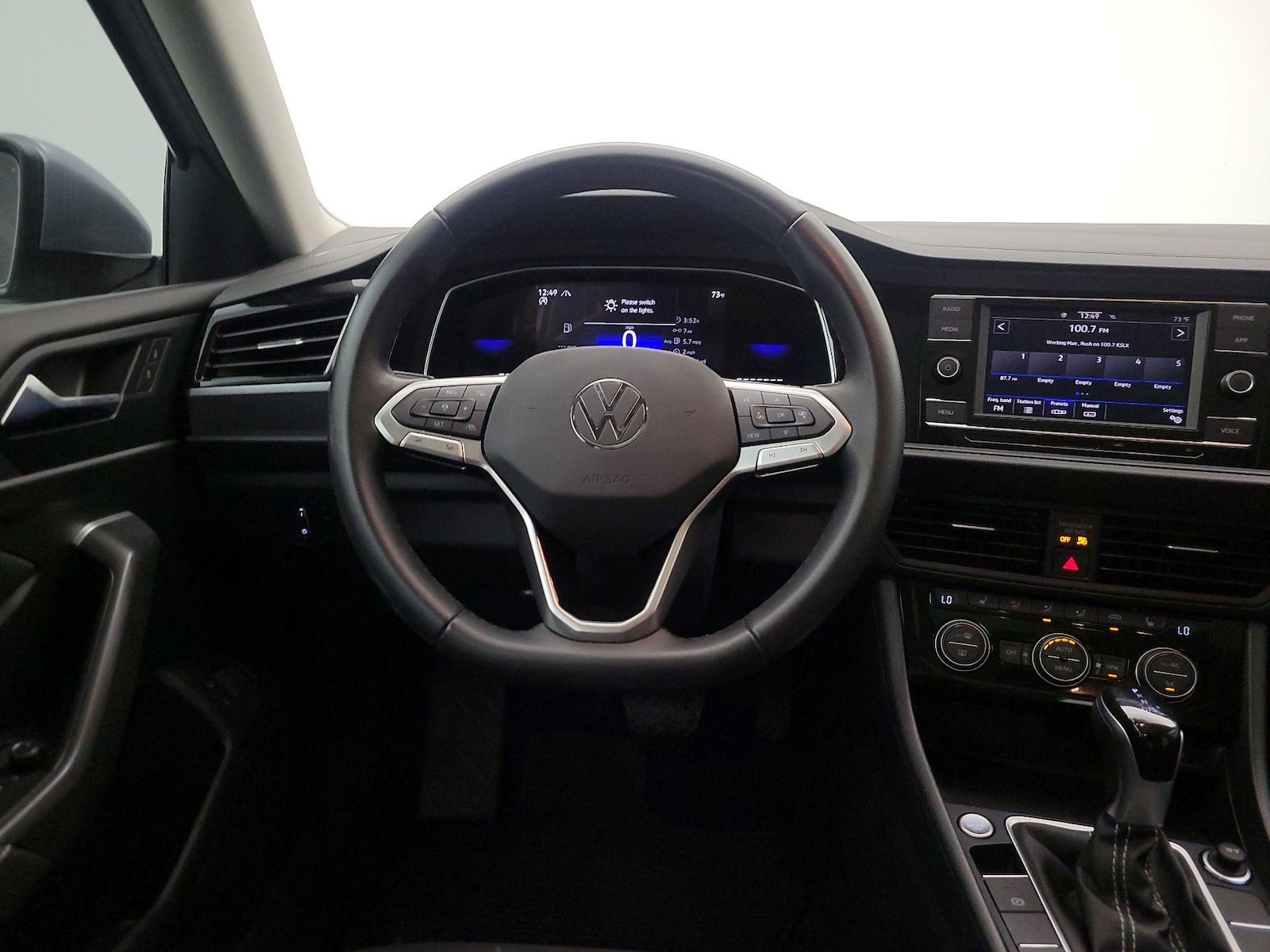 2024 Volkswagen Jetta SE - Photo 11