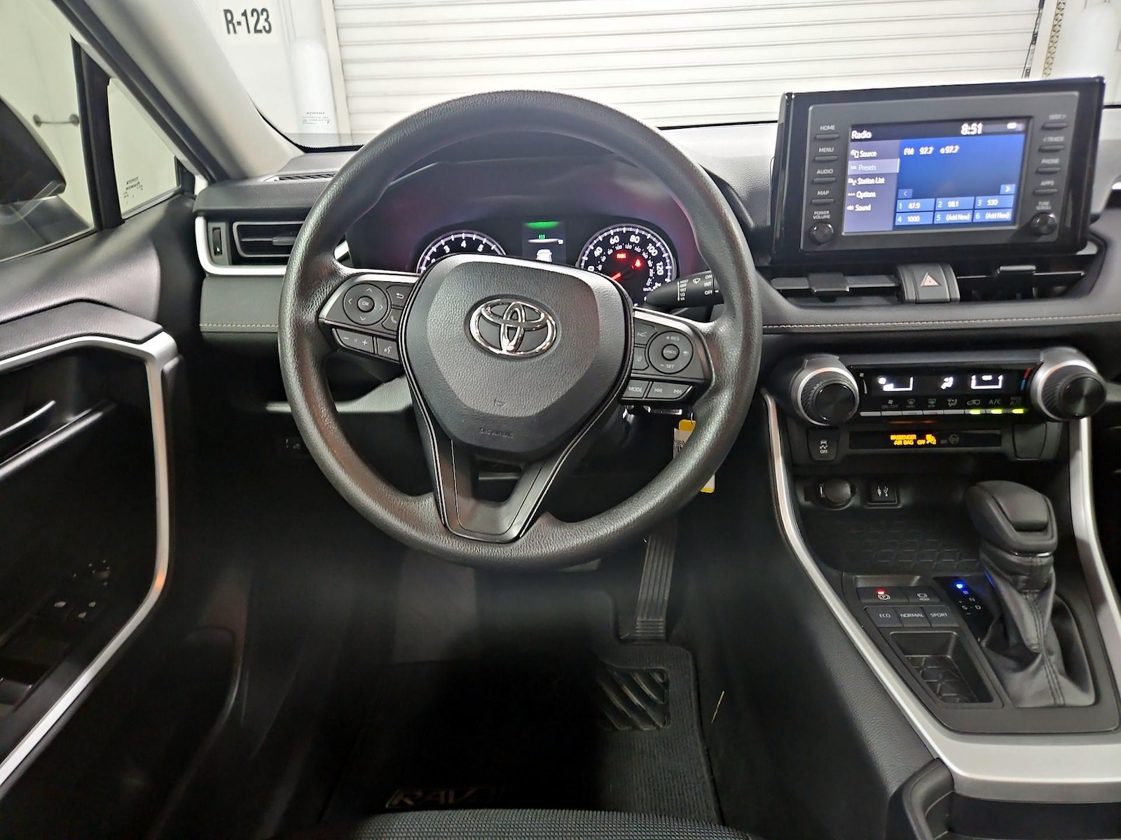 2019 Toyota RAV4 LE - Photo 11