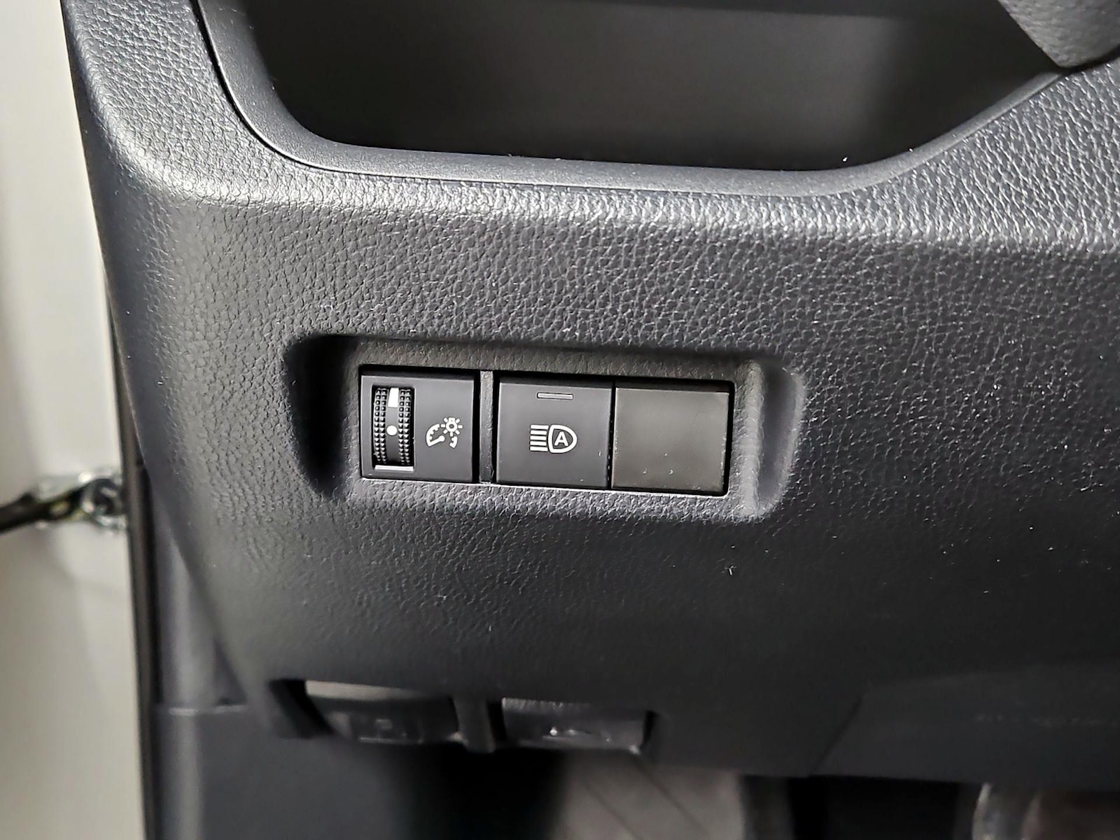 2019 Toyota RAV4 LE - Photo 14