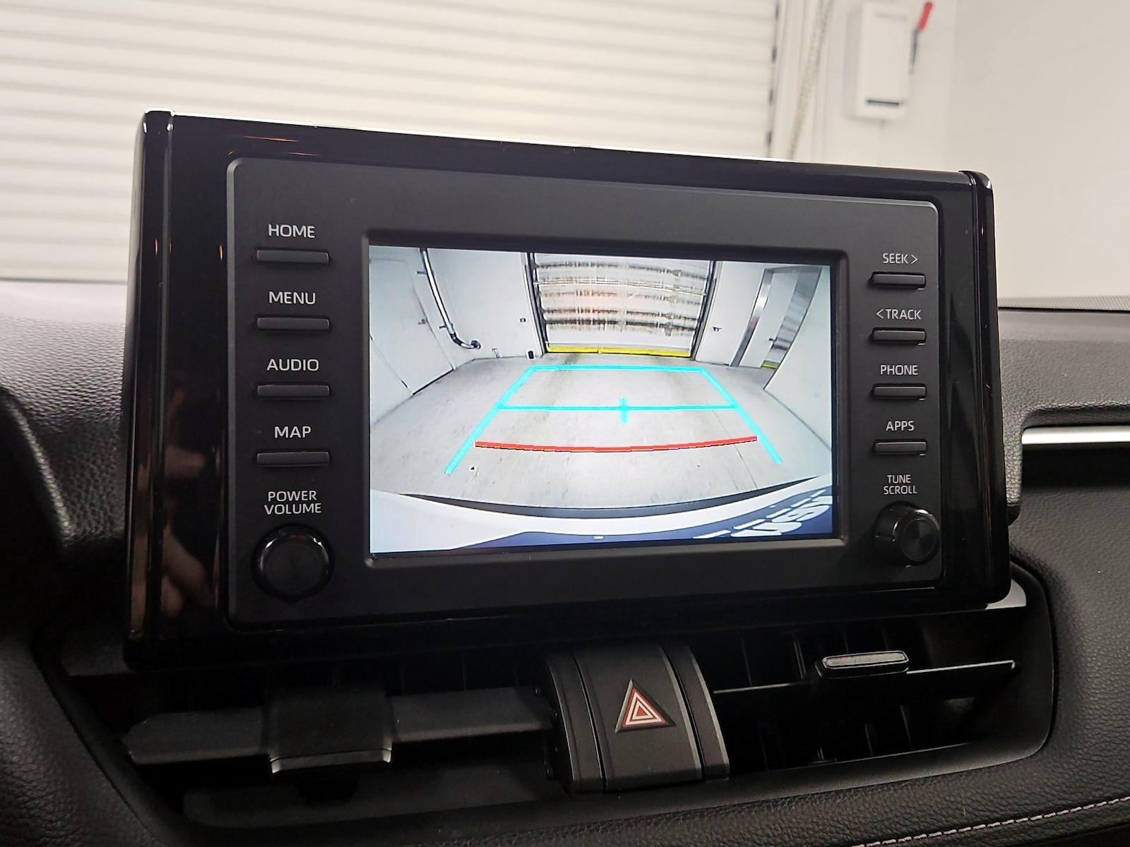 2019 Toyota RAV4 LE - Photo 15