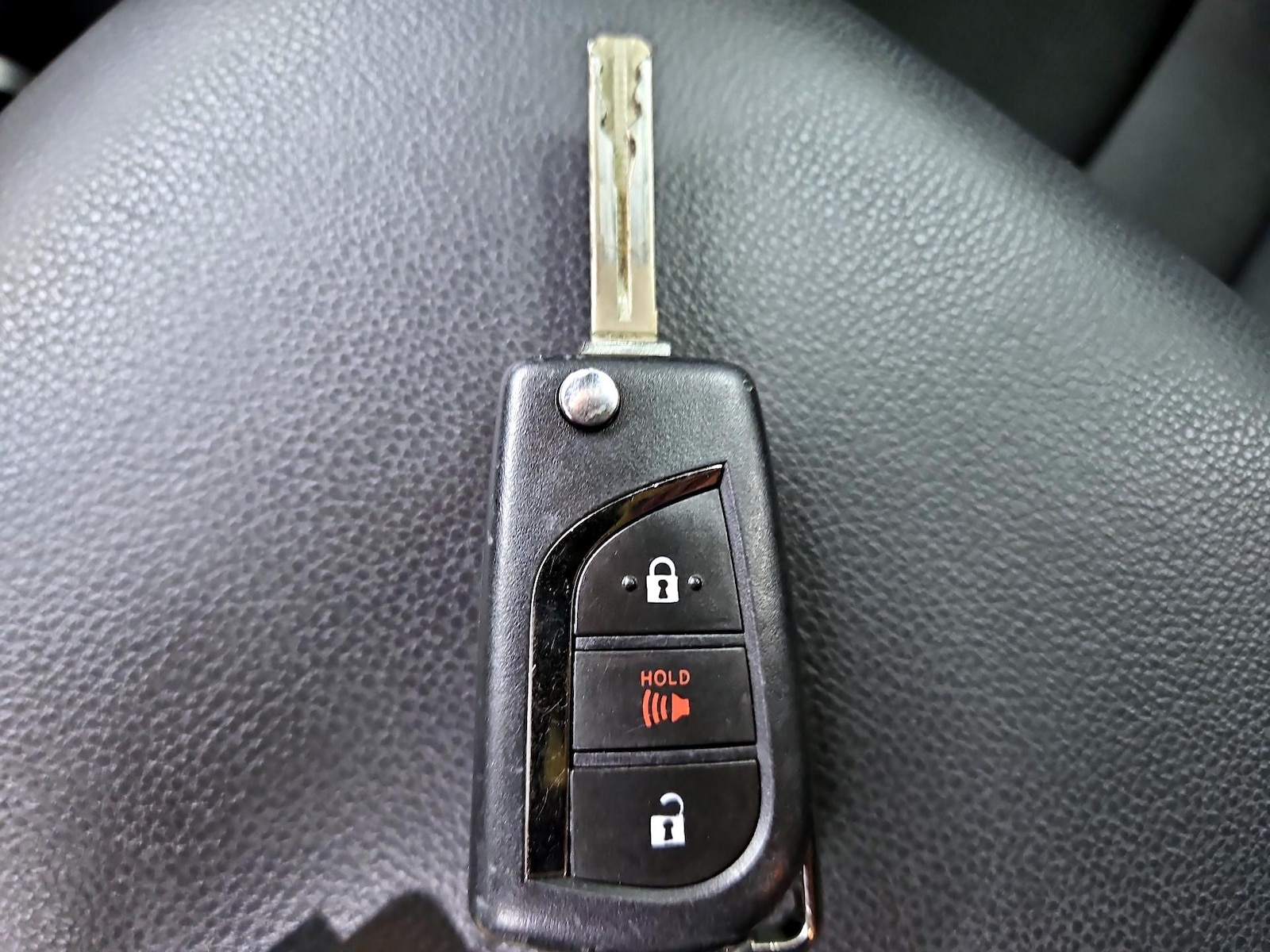 2019 Toyota RAV4 LE - Photo 24