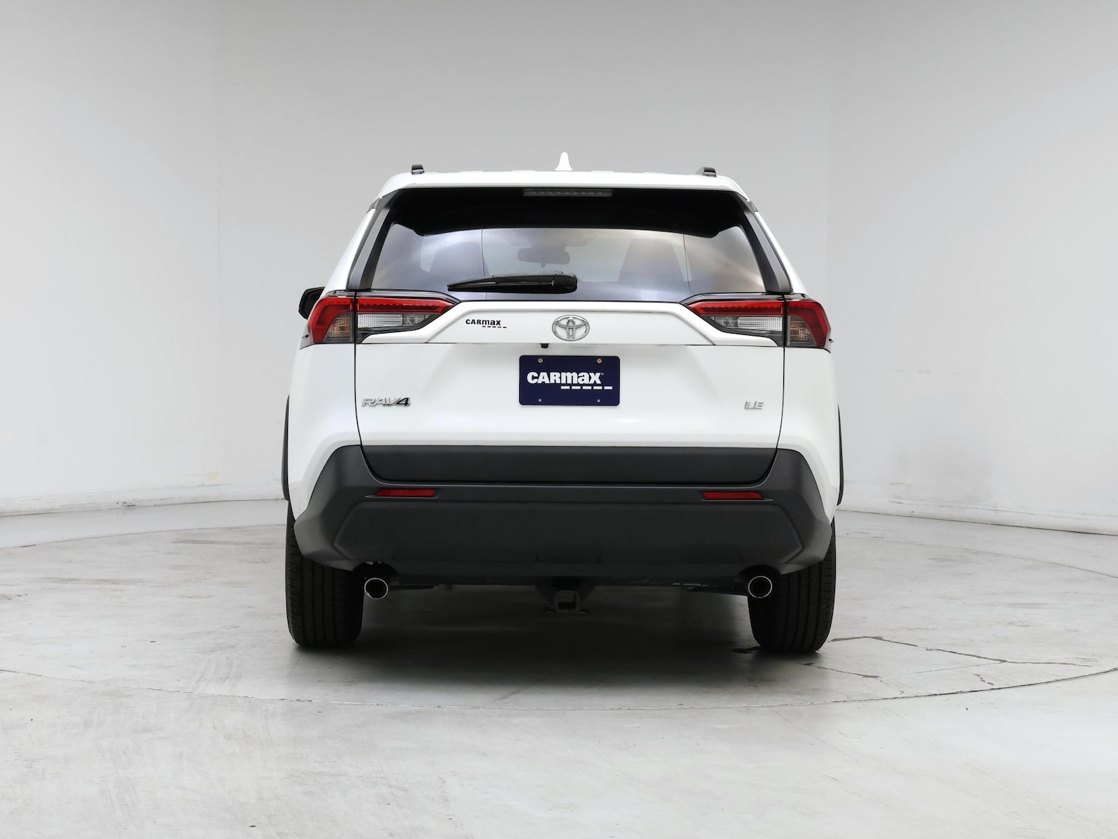 2019 Toyota RAV4 LE - Photo 7
