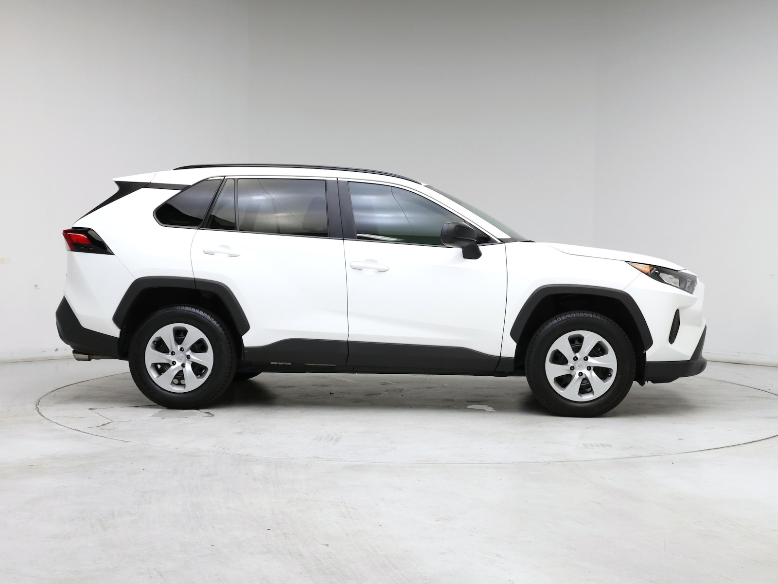 2019 Toyota RAV4 LE - Photo 8