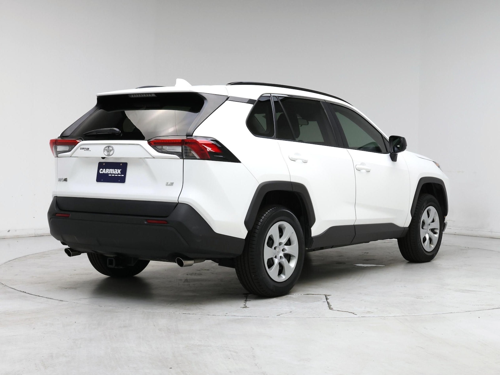 2019 Toyota RAV4 LE - Photo 9