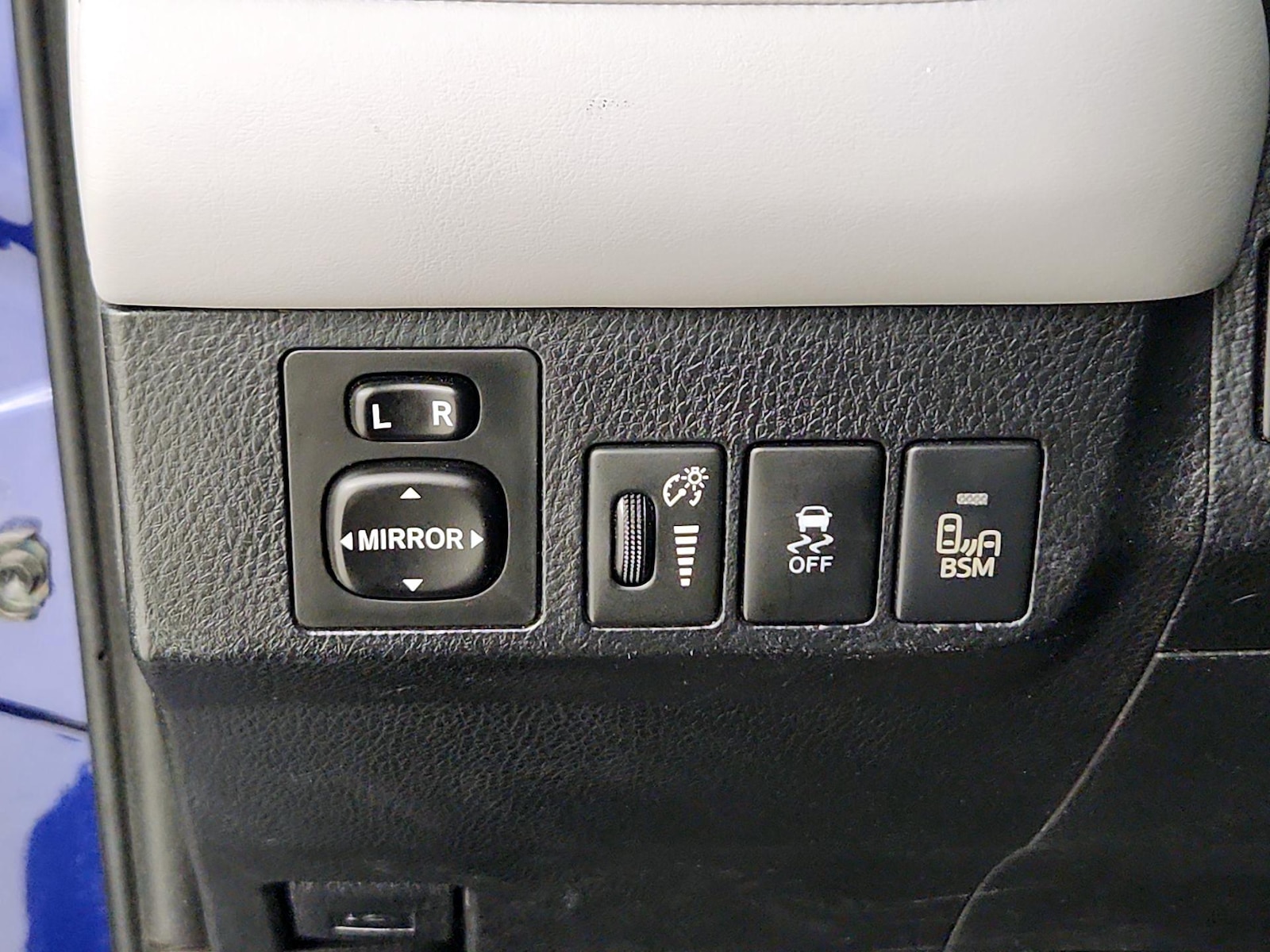 2014 Toyota RAV4 Limited - Photo 14