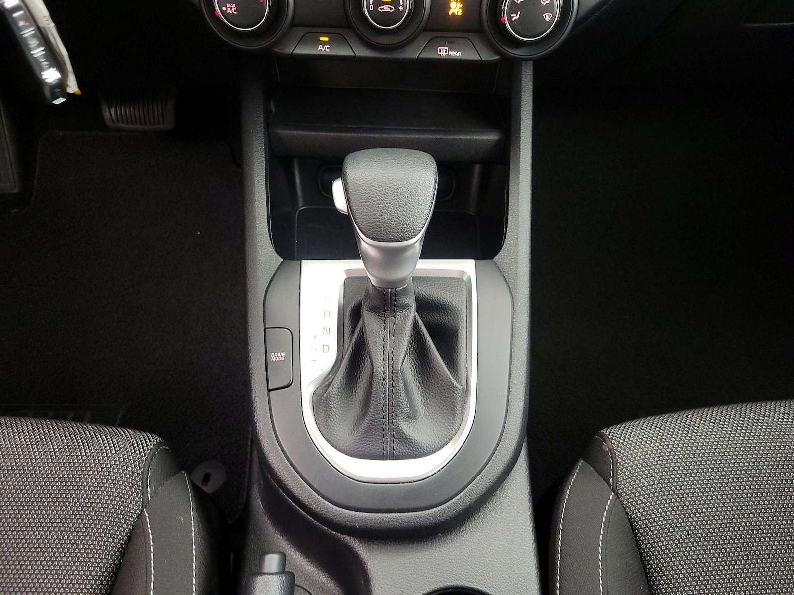 2024 Kia Forte LXS - Photo 18