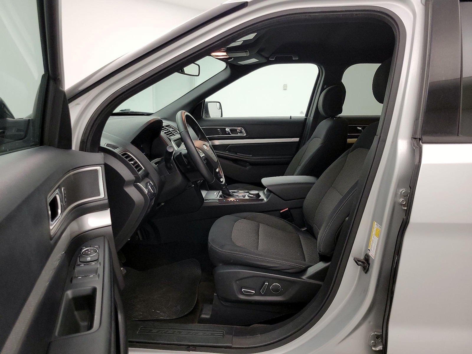 2017 Ford Explorer XLT - Photo 12