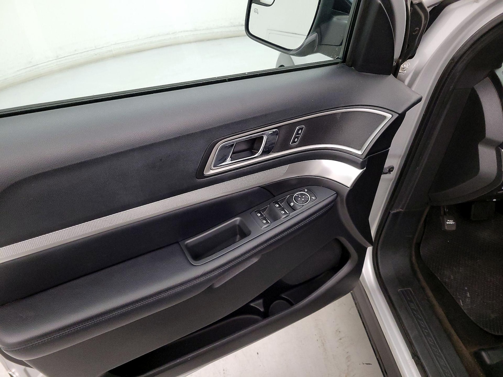 2017 Ford Explorer XLT - Photo 13