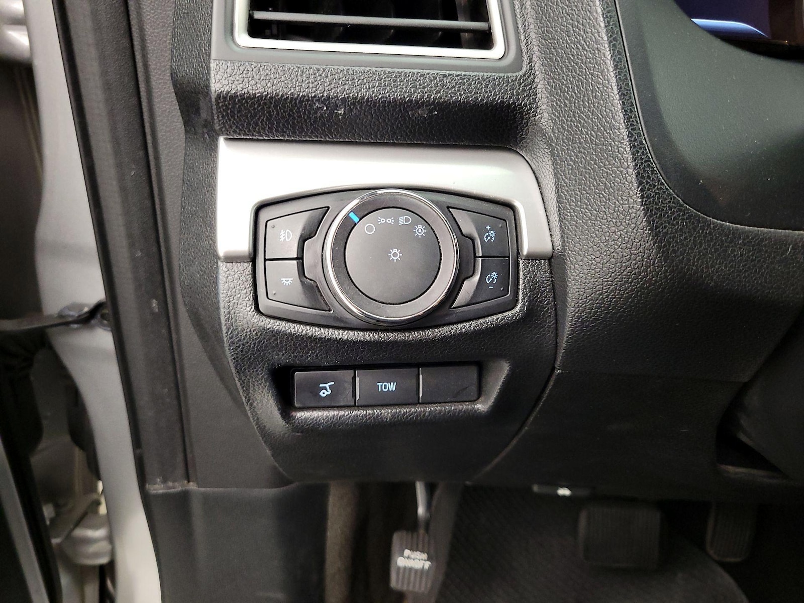2017 Ford Explorer XLT - Photo 14