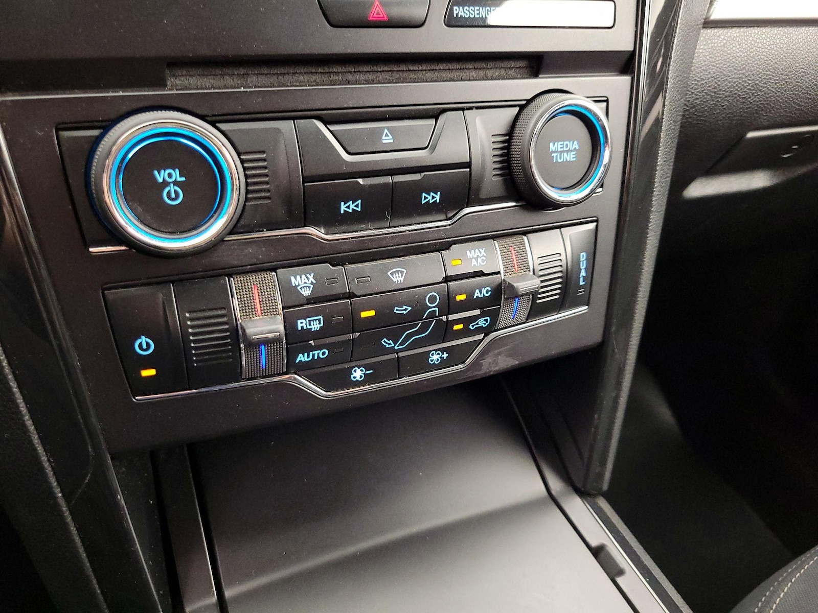 2017 Ford Explorer XLT - Photo 17