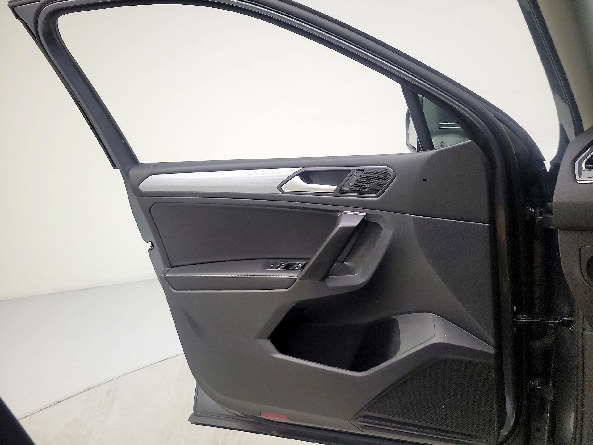 Thumbnail: 2022 Volkswagen Tiguan - 12
