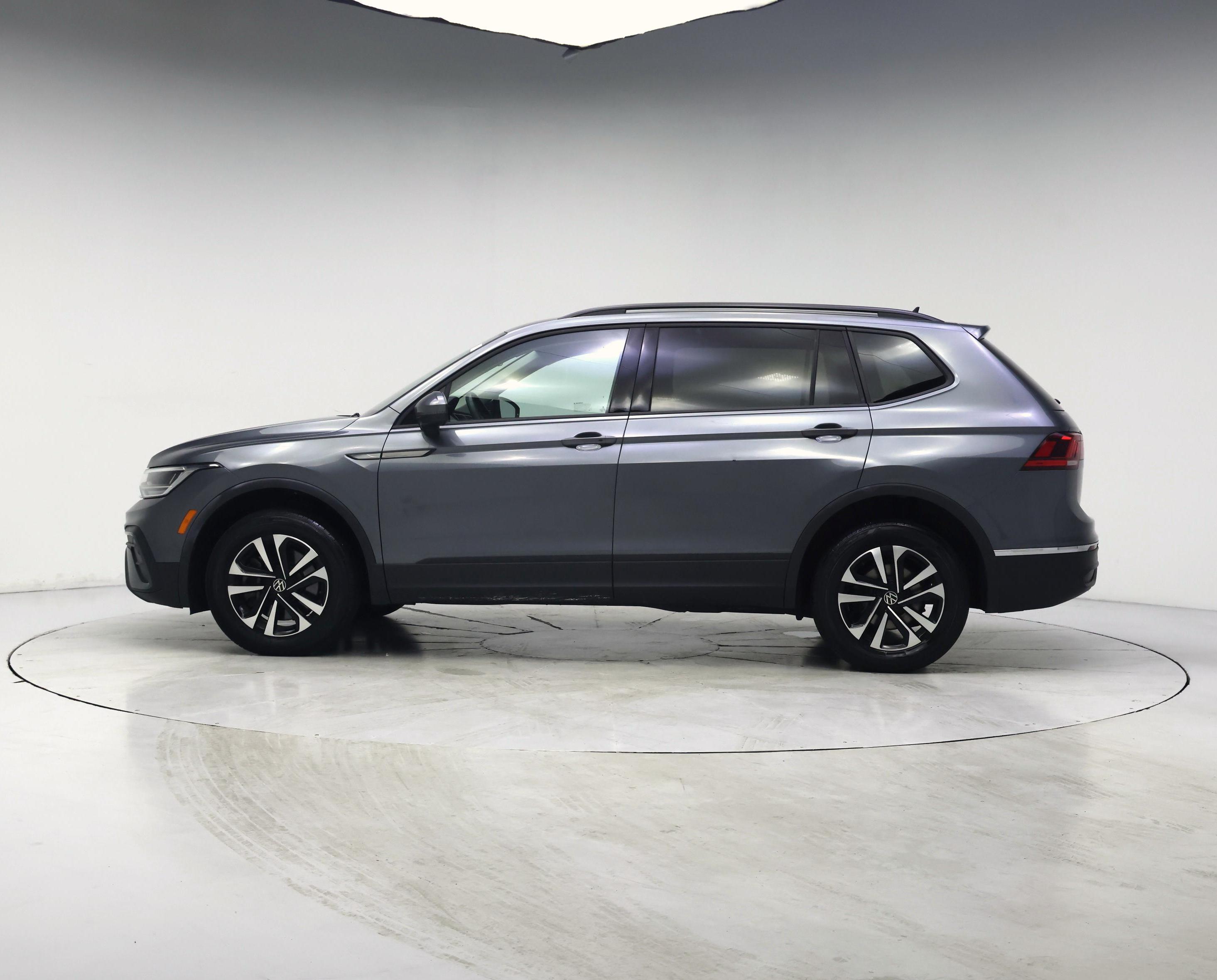 Thumbnail: 2022 Volkswagen Tiguan - 3