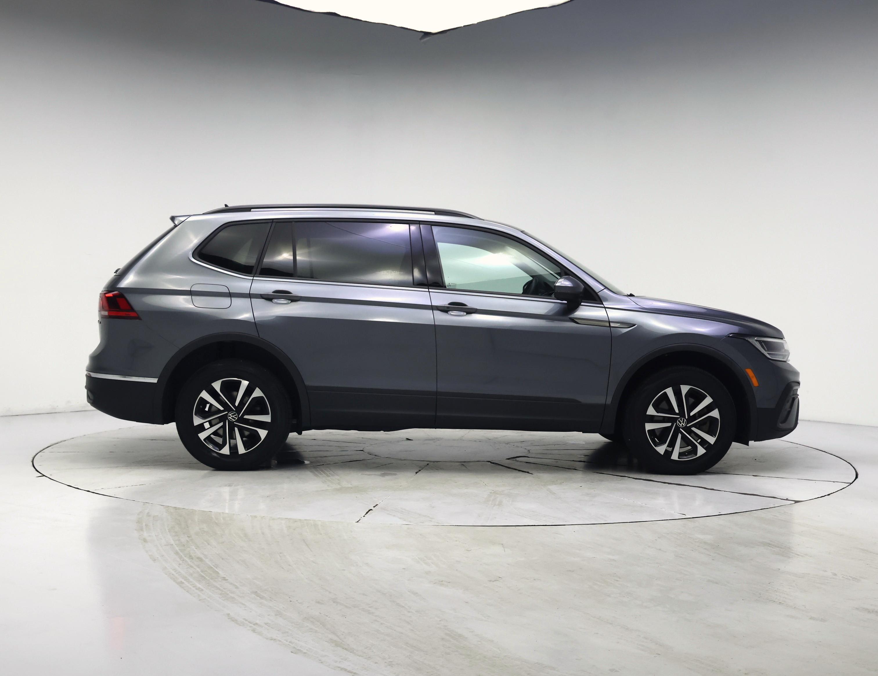 Thumbnail: 2022 Volkswagen Tiguan - 7
