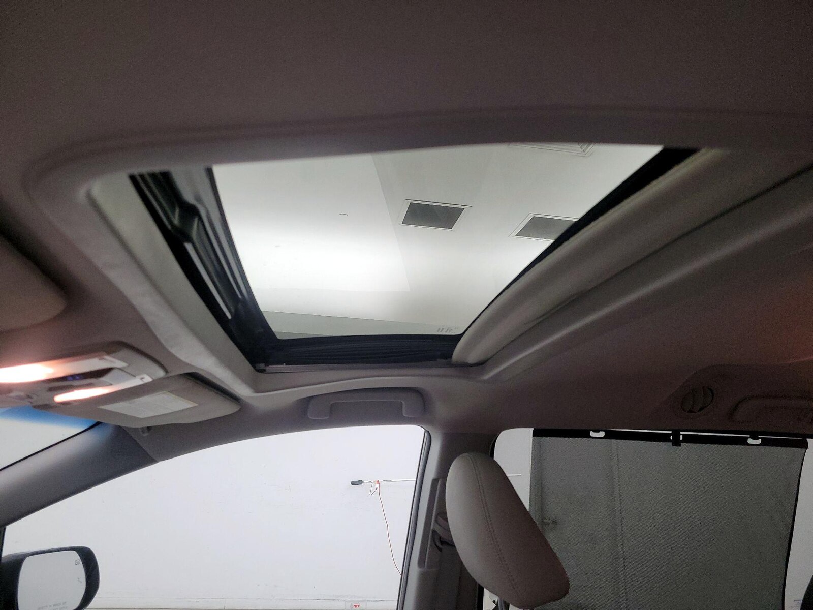 Sunroof(s) & Overhead Airbags