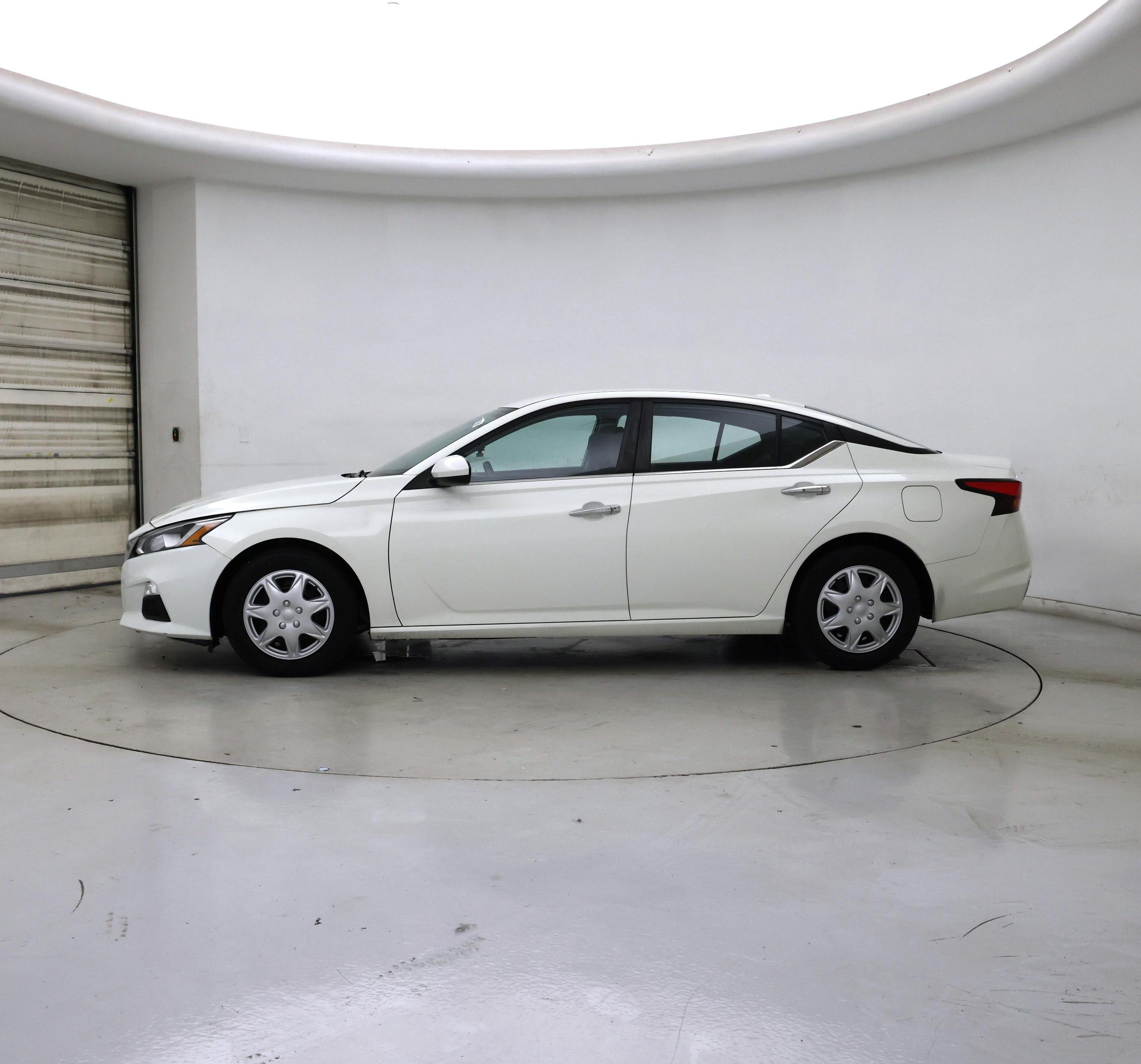 Thumbnail: 2020 Nissan Altima - 3