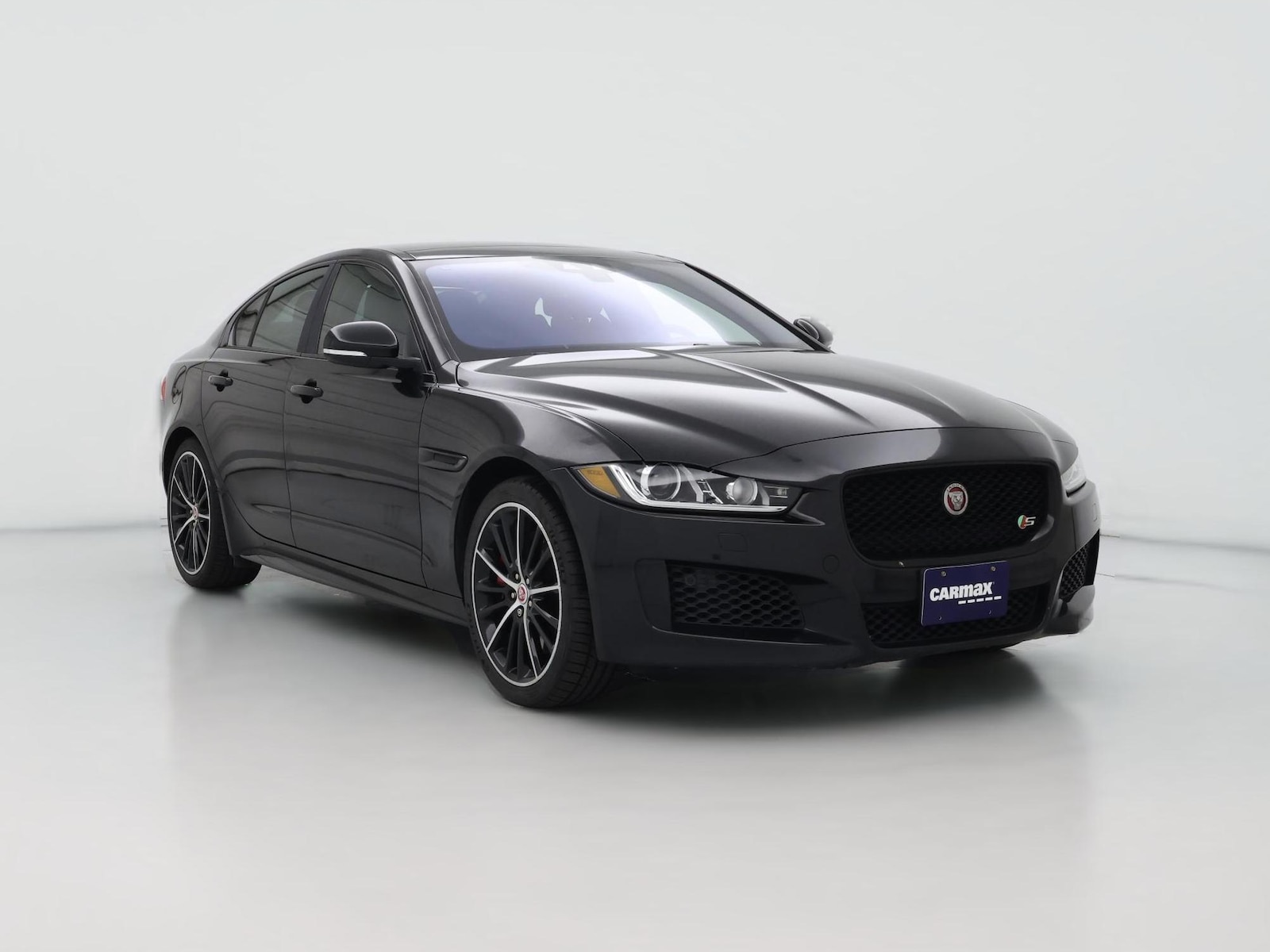 2019 Jaguar XE S - Photo 1