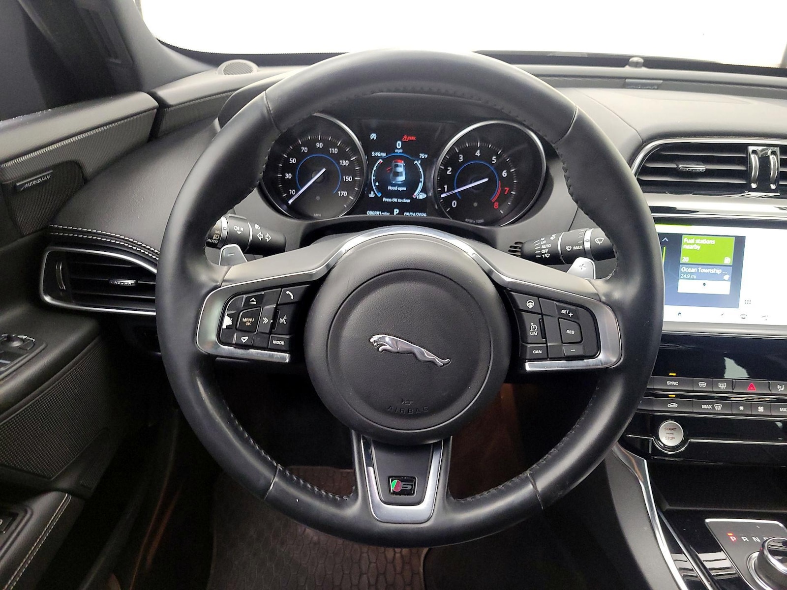 2019 Jaguar XE S - Photo 11