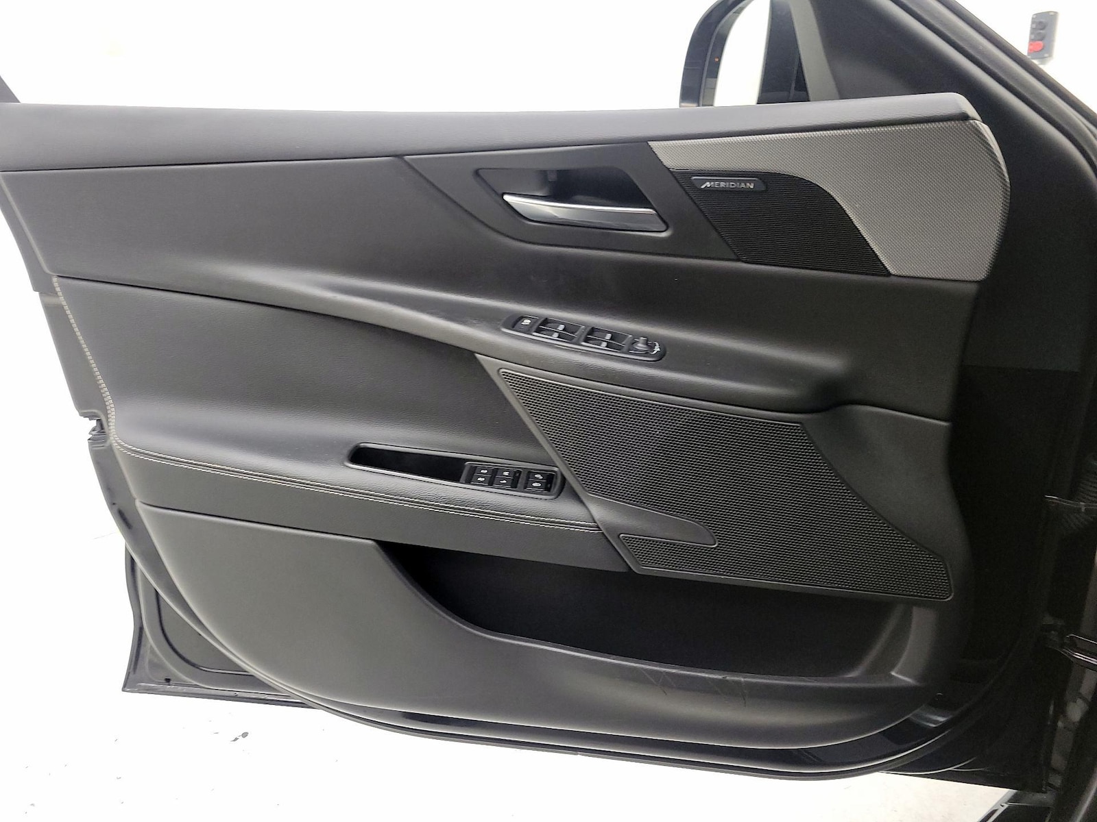 2019 Jaguar XE S - Photo 13