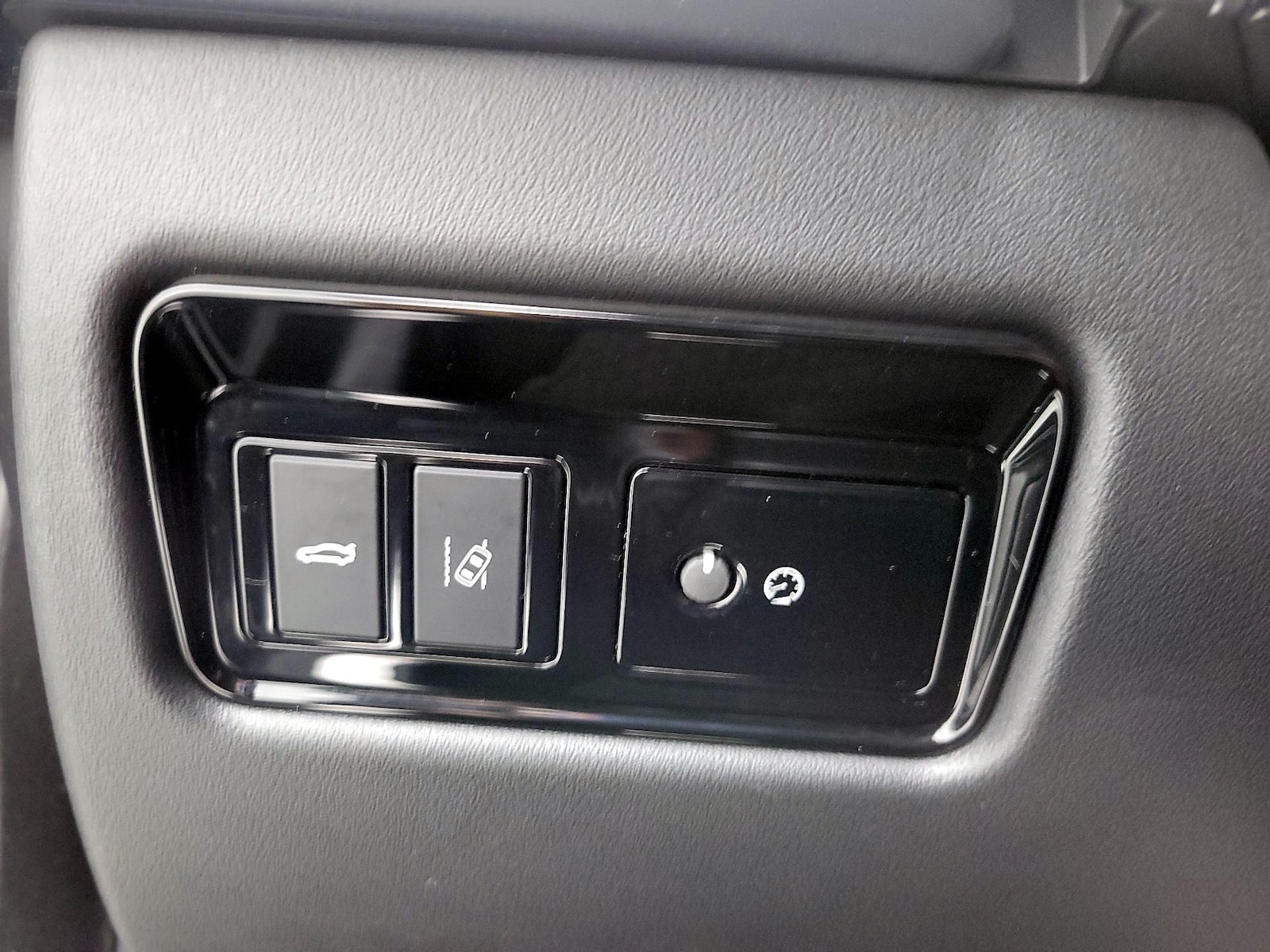 2019 Jaguar XE S - Photo 14